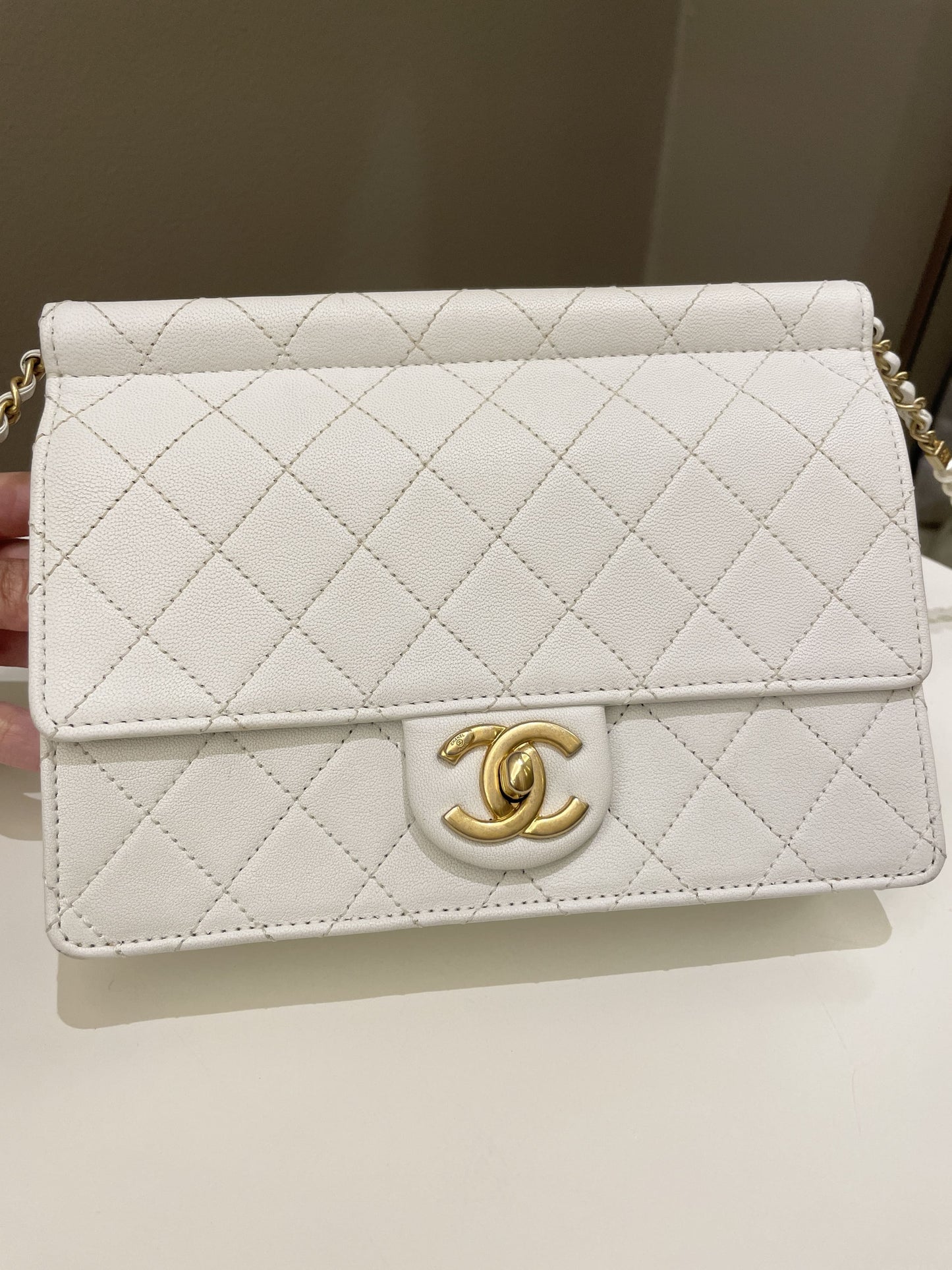 Luxury Chanel Pearl Chain Flap Bag White Stiff Lambskin