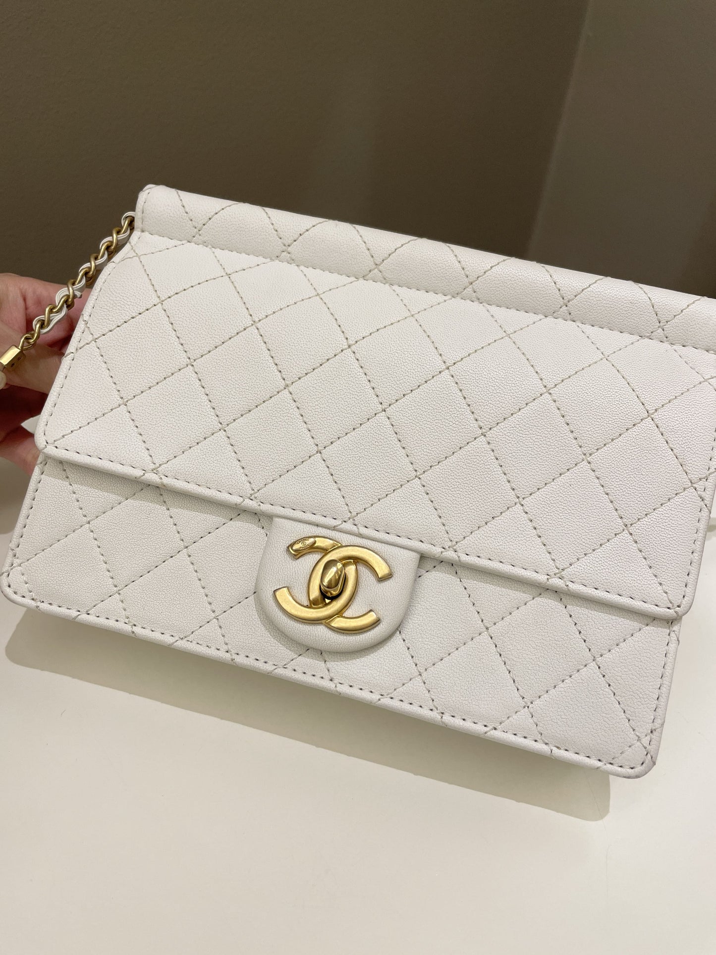 Luxury Chanel Pearl Chain Flap Bag White Stiff Lambskin