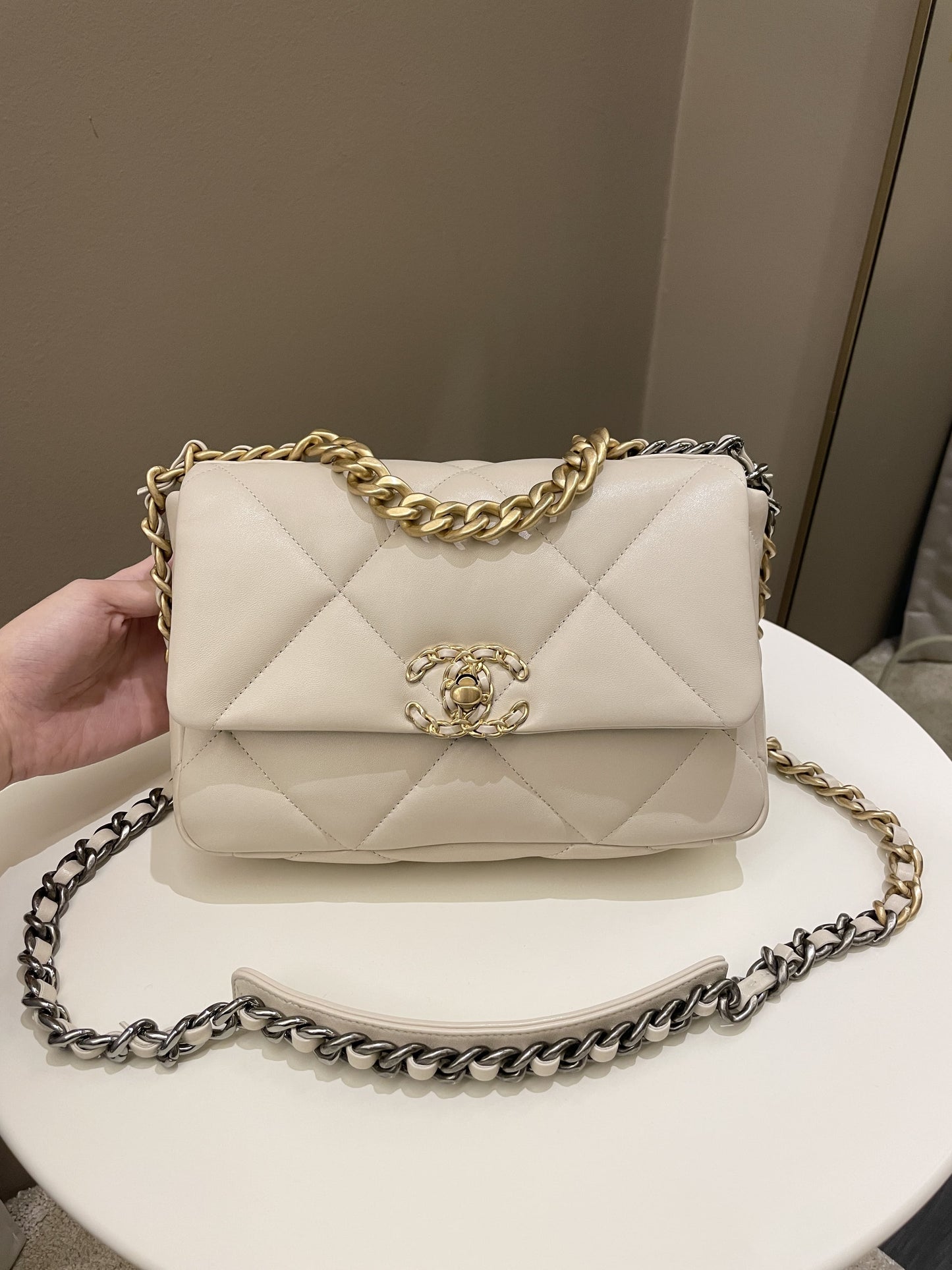 Luxury Chanel 19 Flap Bag Beige Lambskin