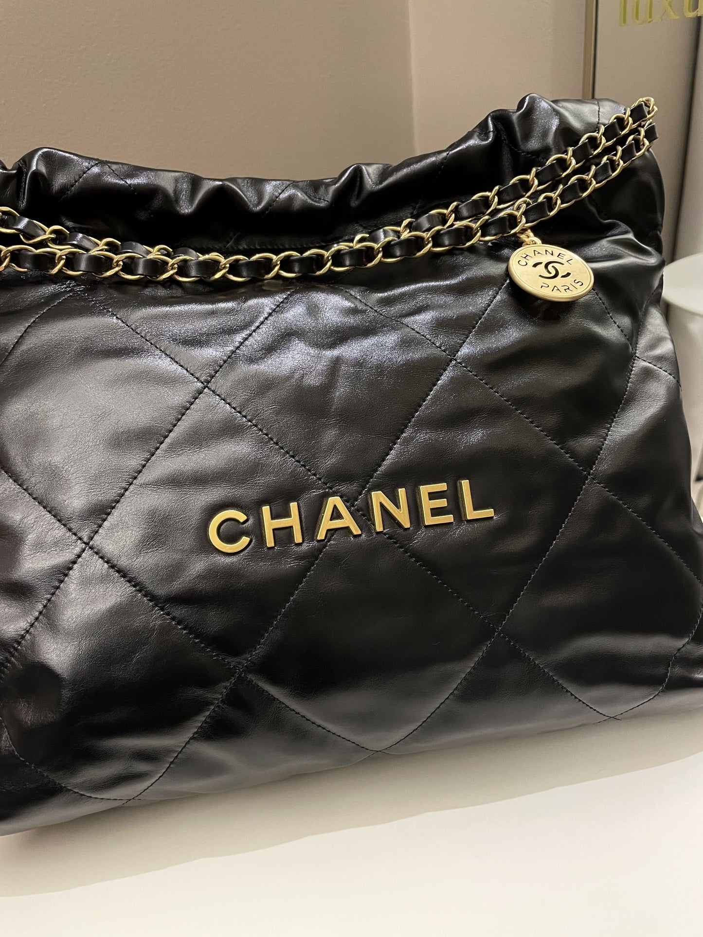 Luxury Chanel 22 Medium Black Calfskin