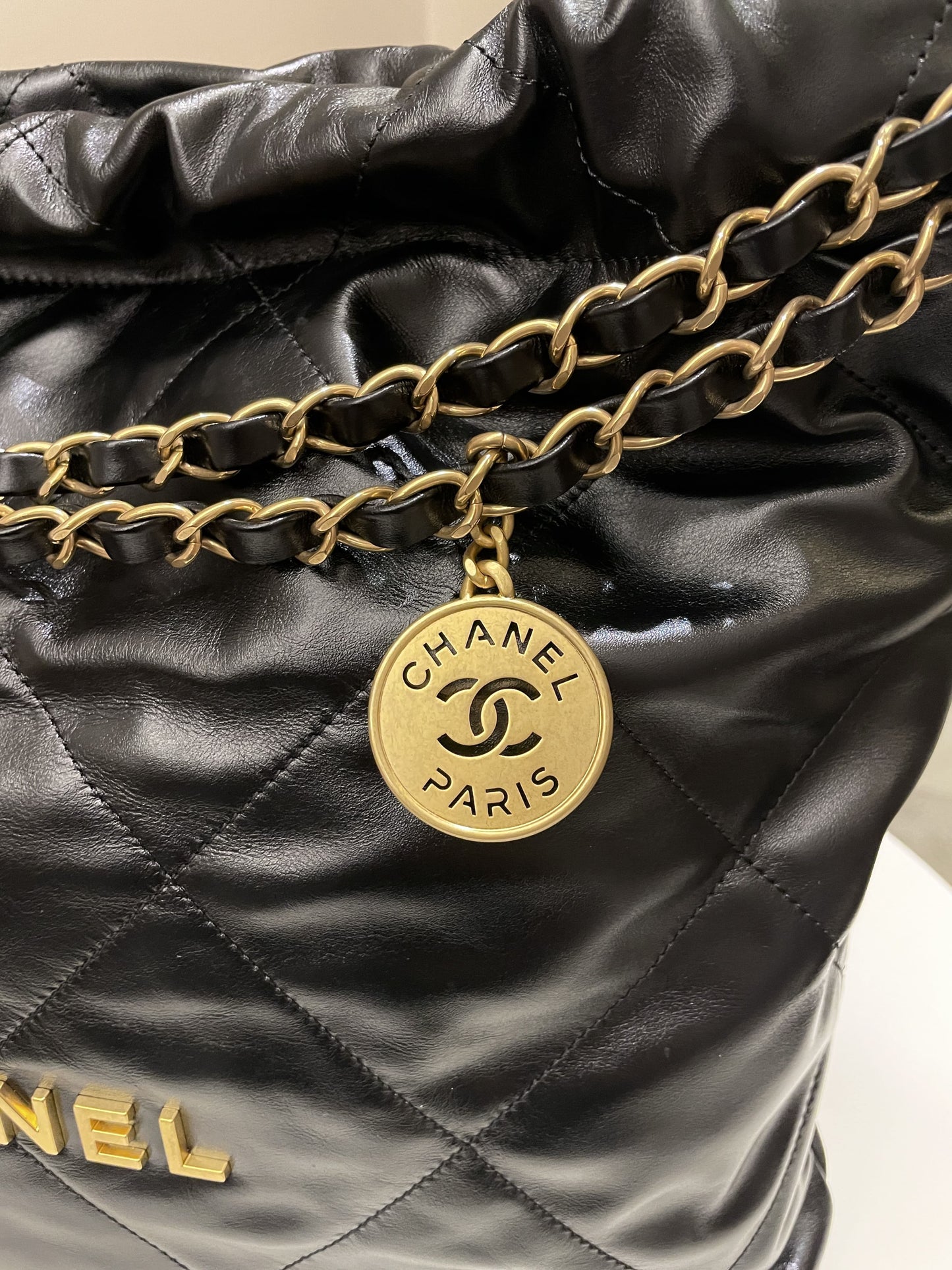 Luxury Chanel 22 Medium Black Calfskin
