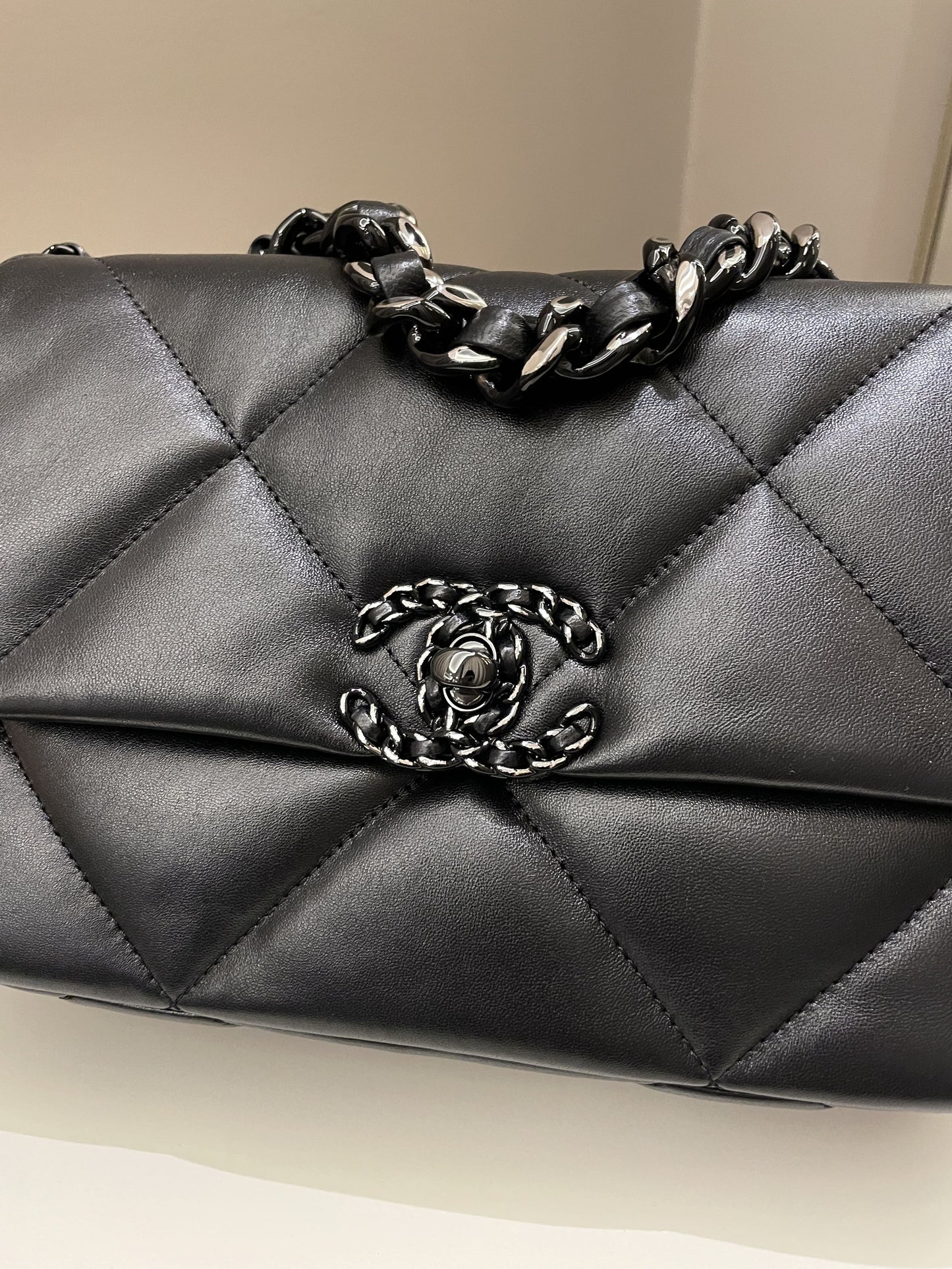 Luxury Chanel 19 Flap Bag So Black