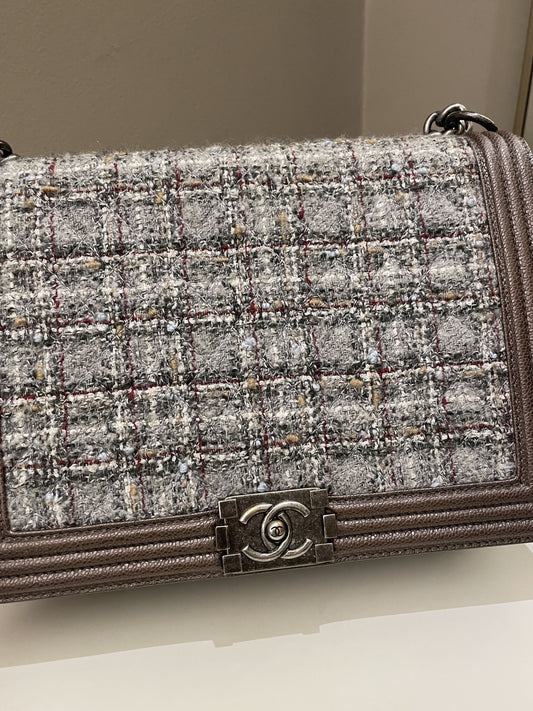 Luxury Chanel Quilted Boy Large Toffee Caviar / Tweed