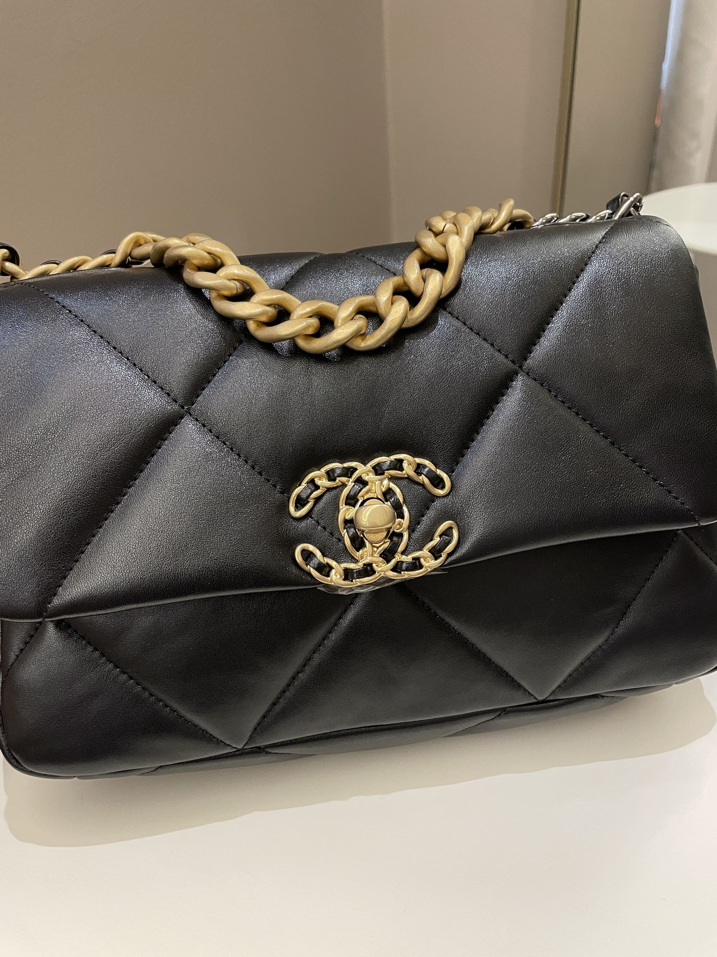 Luxury Chanel 19 Flap Bag Black Lambskin