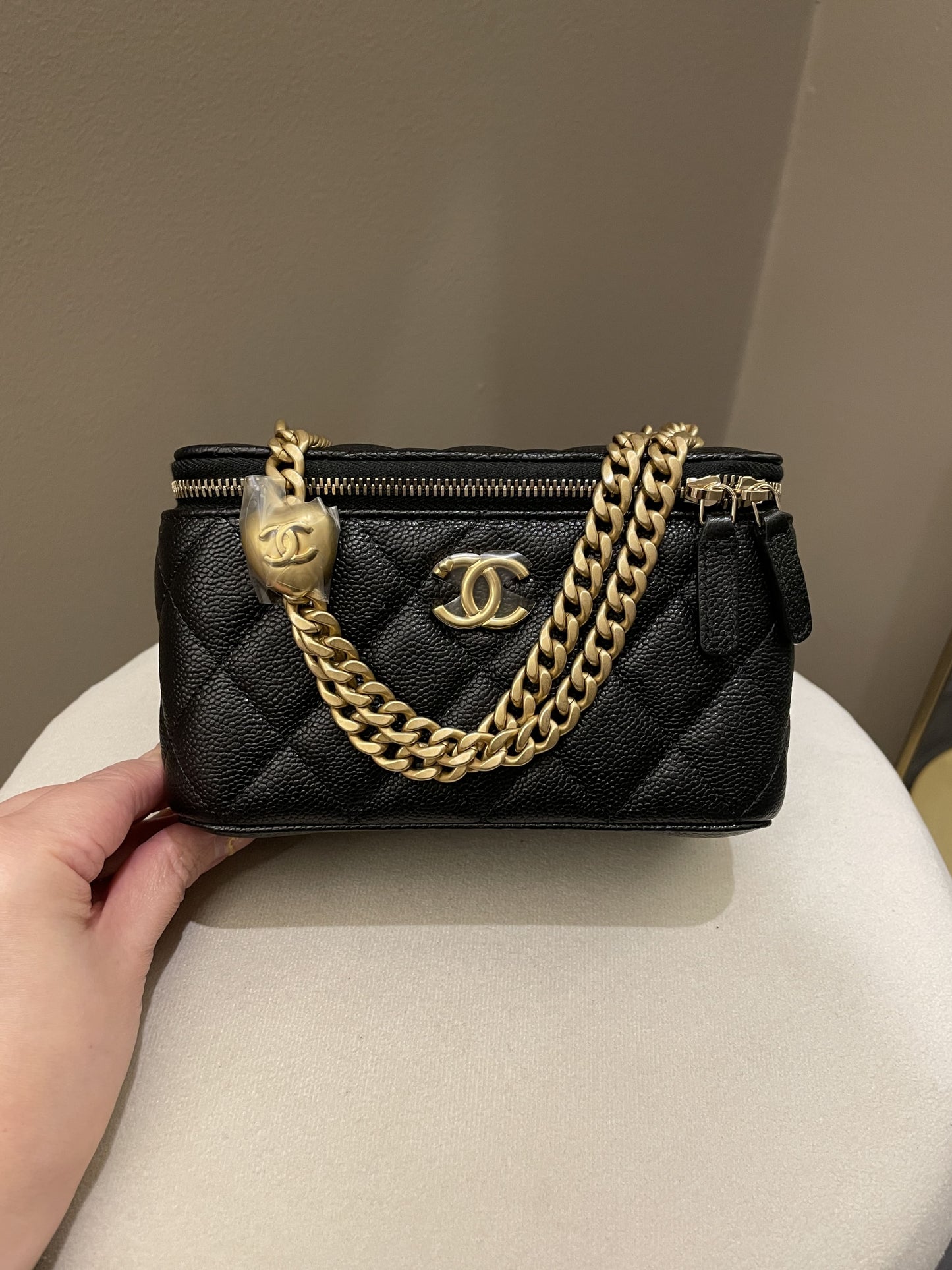 Luxury Chanel 23P Sweet Heart Vanity Rectangular Black Caviar