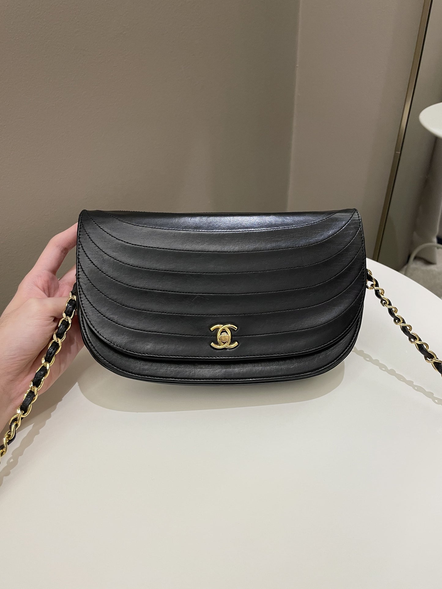 Luxury Chanel Vintage Crossbody Flap Bag Black Lambskin