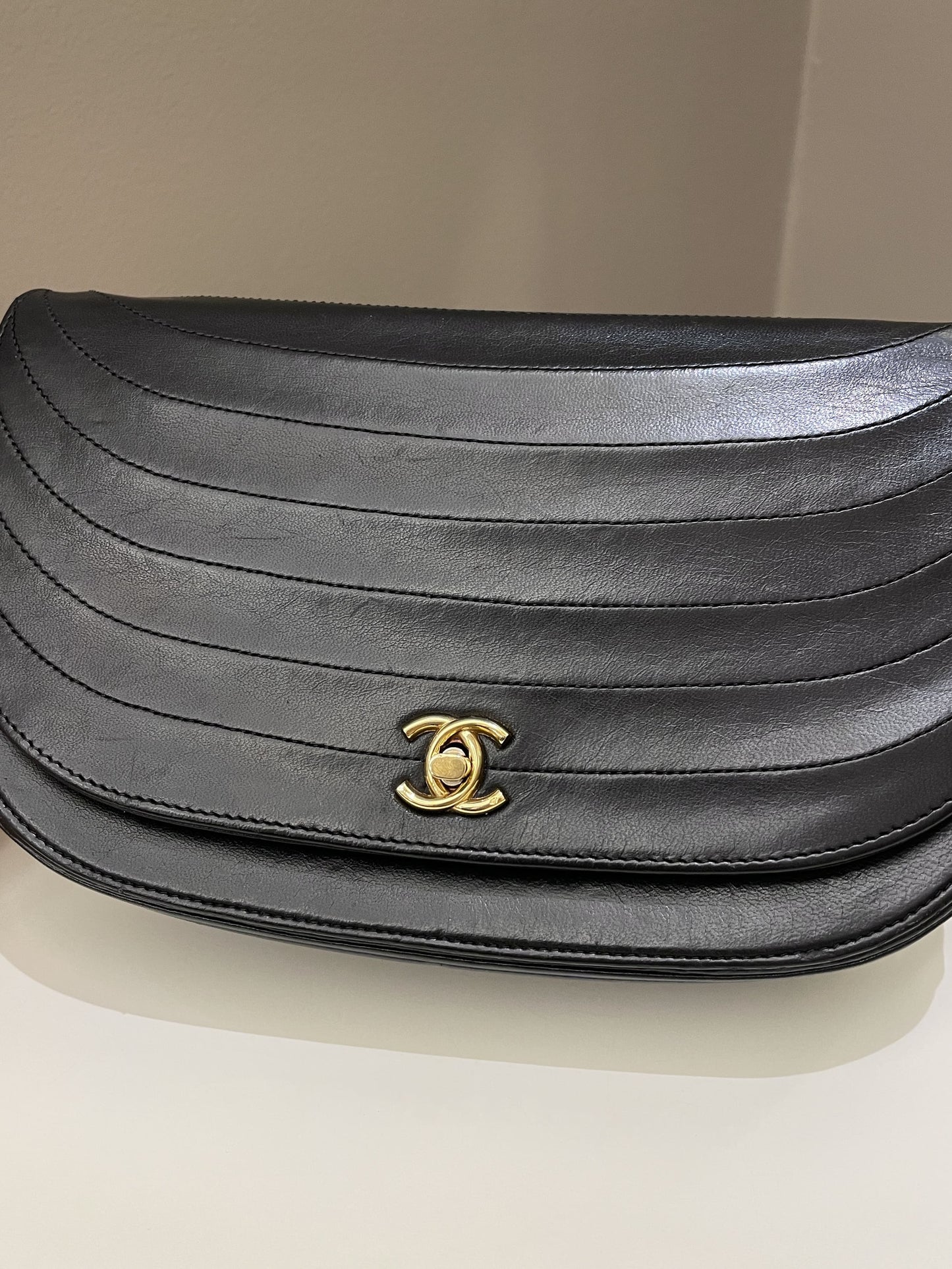 Luxury Chanel Vintage Crossbody Flap Bag Black Lambskin