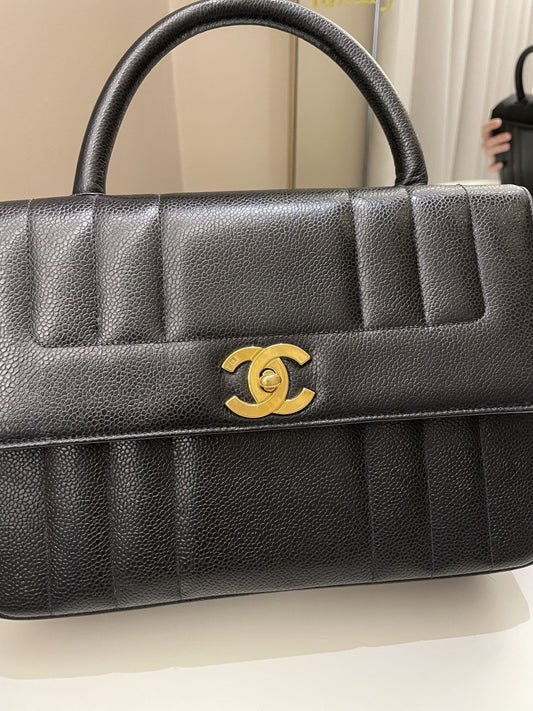 Luxury Chanel Vertical Quilted Top Handle  Black Caviar