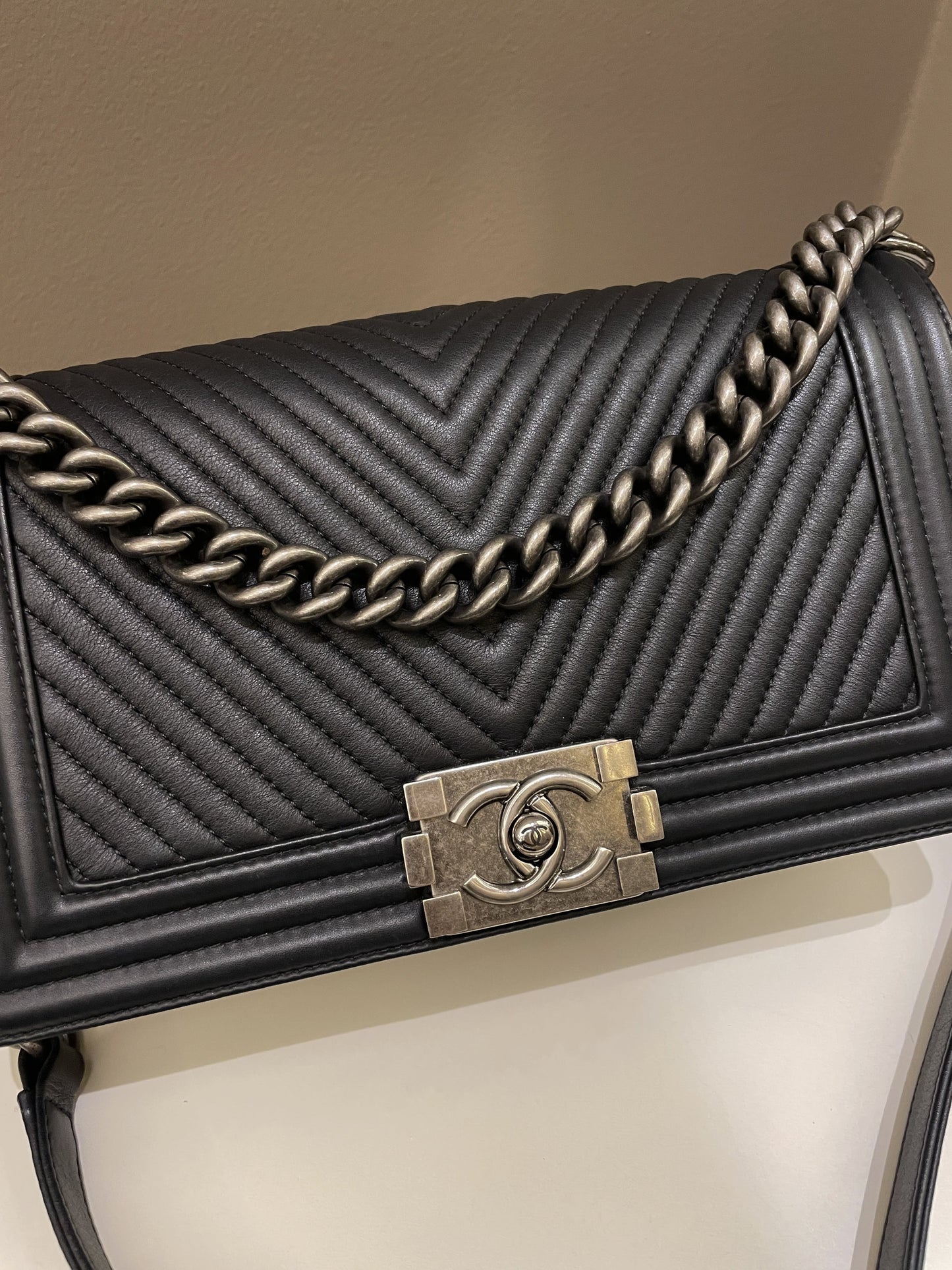 Luxury Chanel Herringbone Chevron Boy Old Medium Black Calfskin