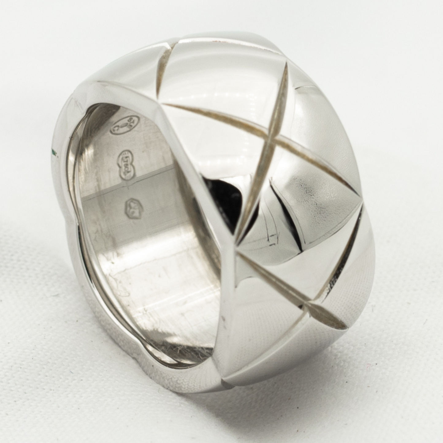 Luxury Chanel CRUSH RING 10MM QUILTED