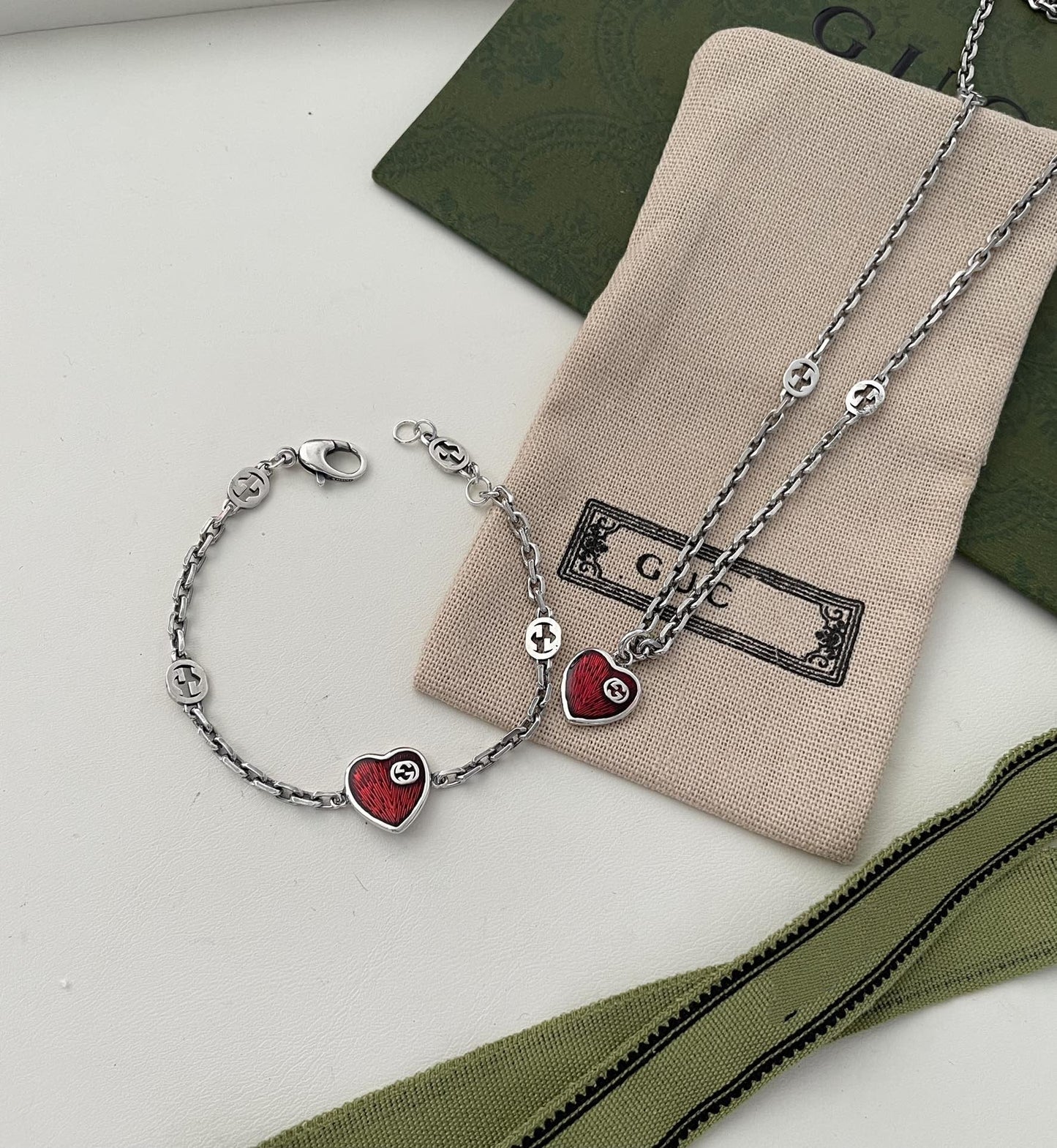 Luxury Gucci GG HEARTS STERLING SILVER RED ENAMEL PENDANT NECKLACE