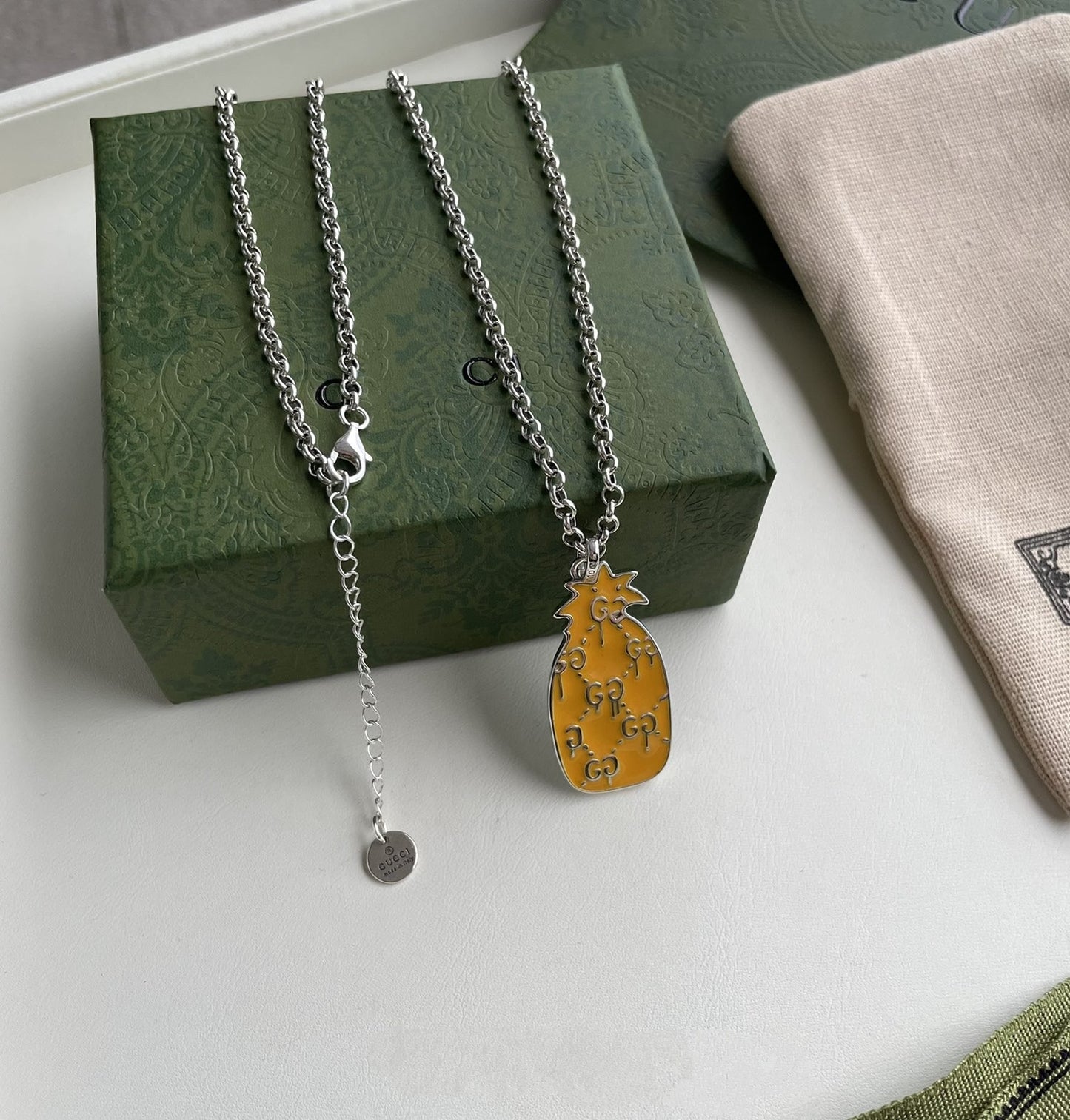 Luxury Gucci GG NECKLACE PENDANT PINEAPPLE PATTERN