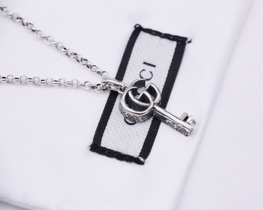 Luxury Gucci GG SILVER DOUBLE G KEY NECKLACE