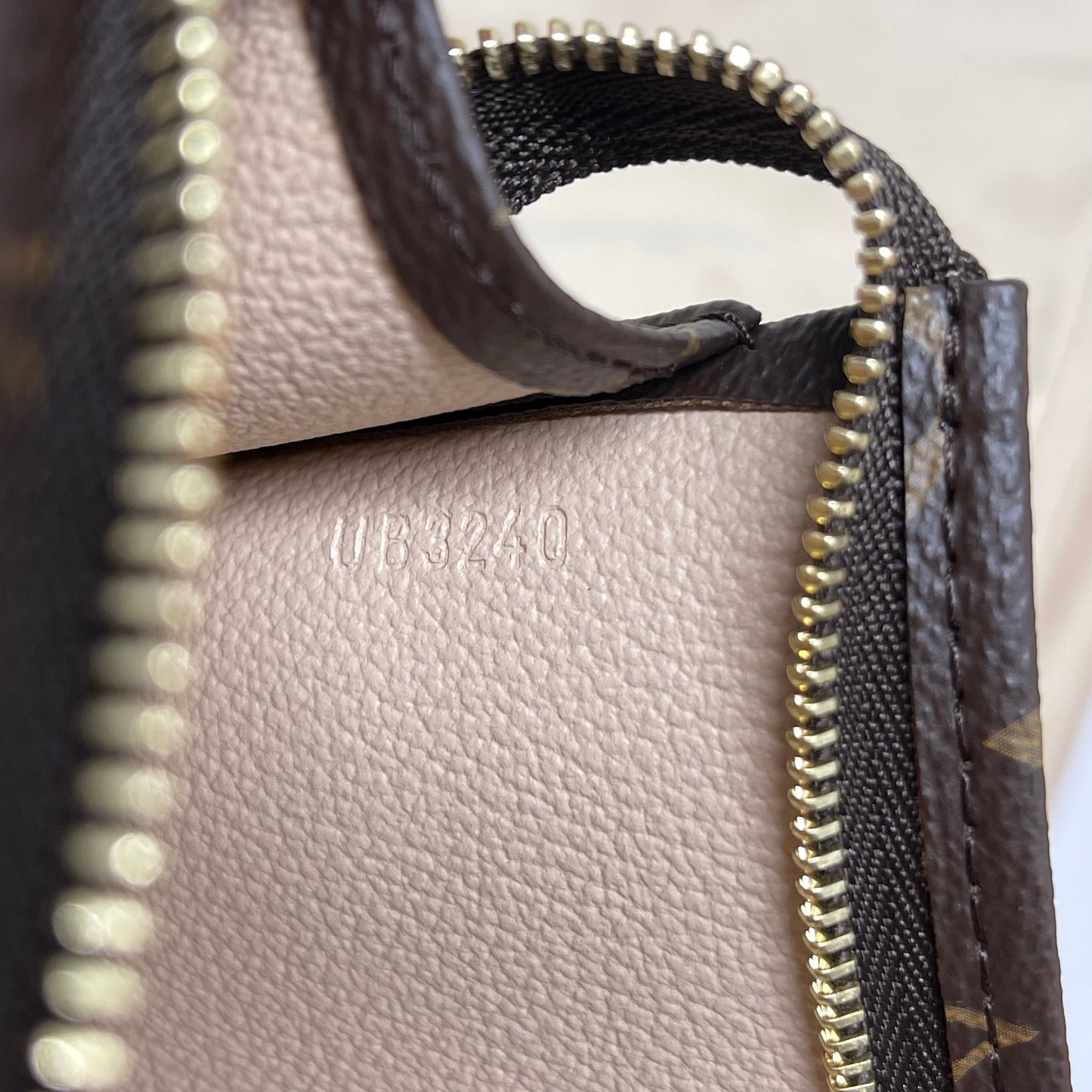 Louis Vuitton Toiletry Pochette 26 Monogram Canvas