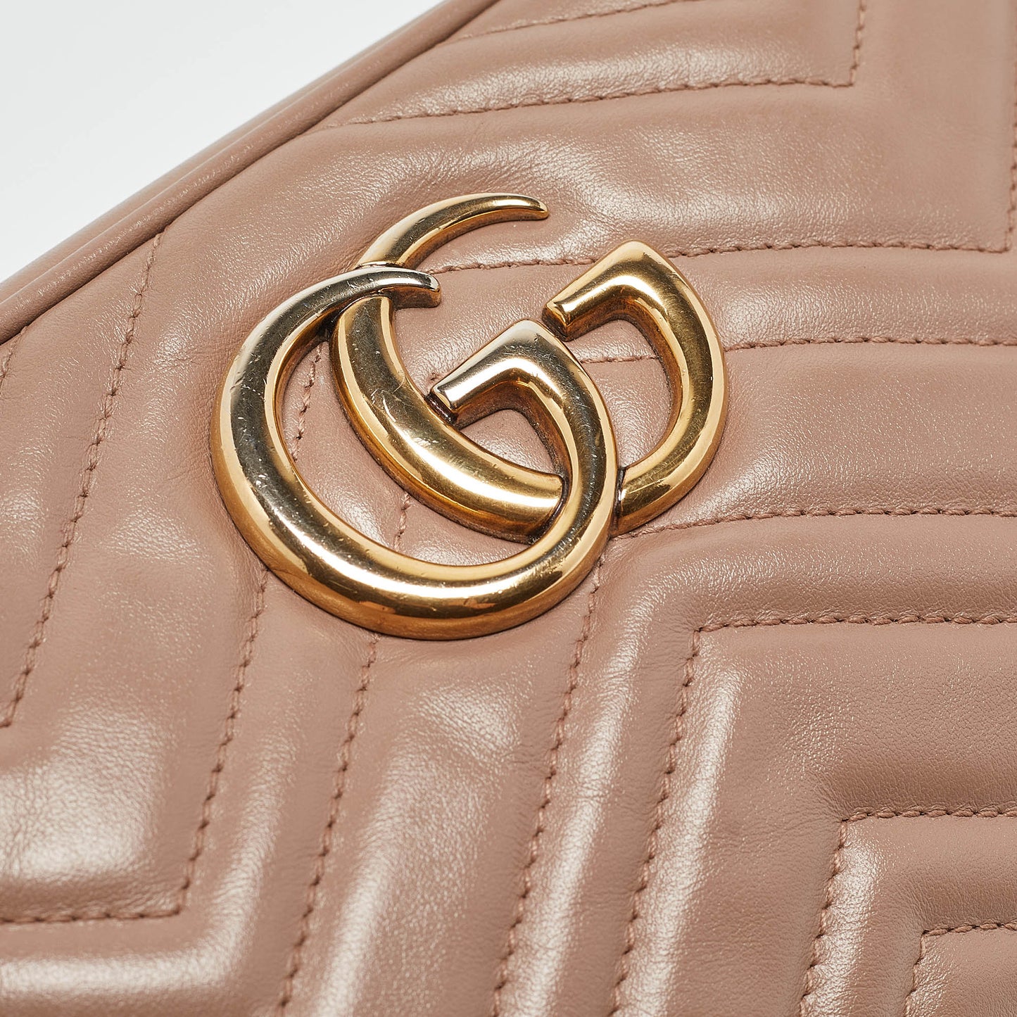 Luxury Gucci Trending 2025 Dusty Pink Matelass&eacute; Leather Small Gg Marmont Shoulder Bag..