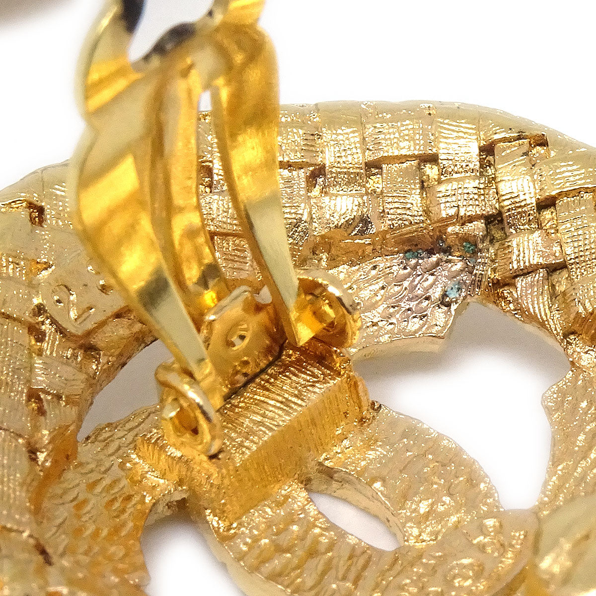 Luxury Chanel 1994 Woven CC Circle Earrings Clip-On Gold 2889