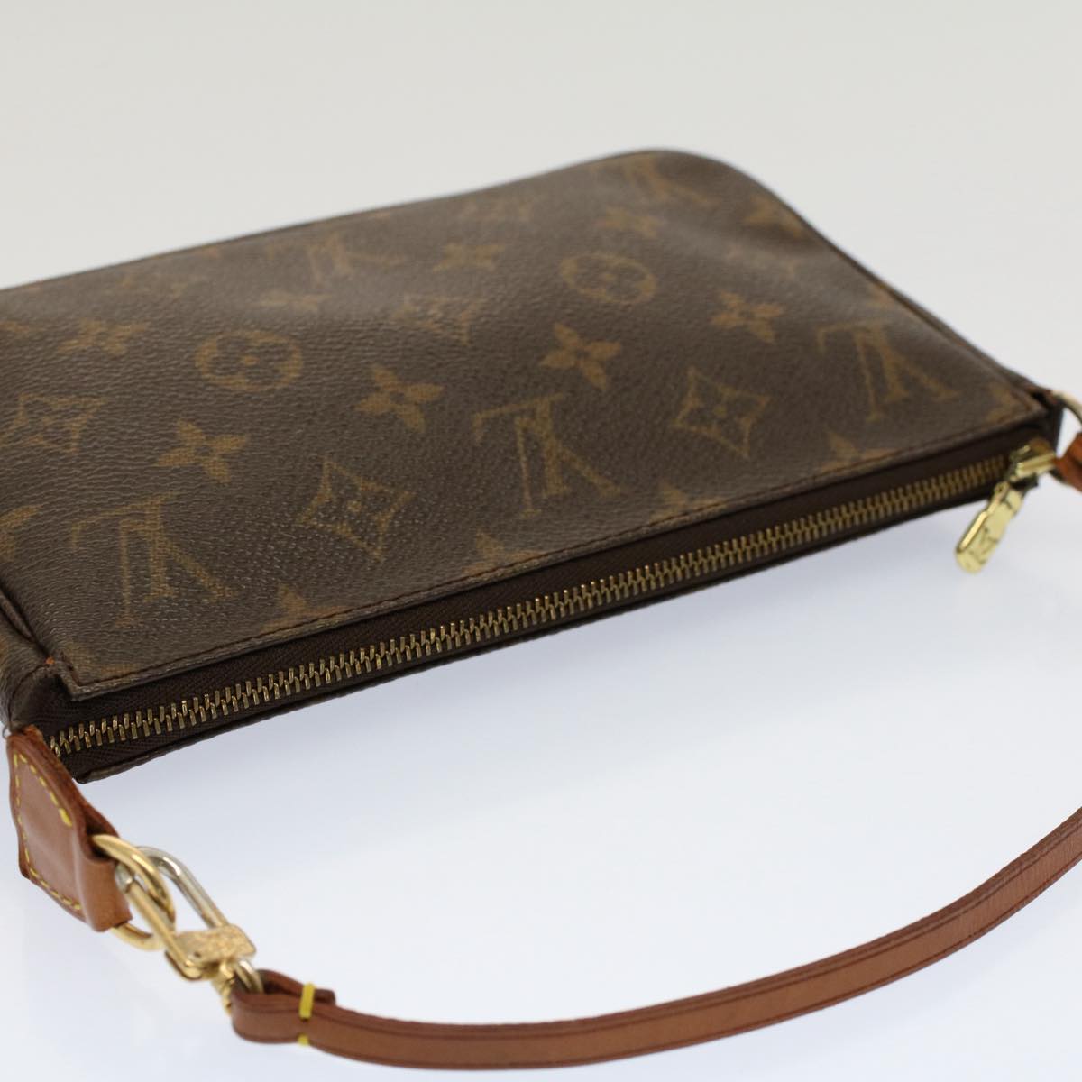 Louis Vuitton Pochette Accessoire  Canvas Clutch Bag ()
