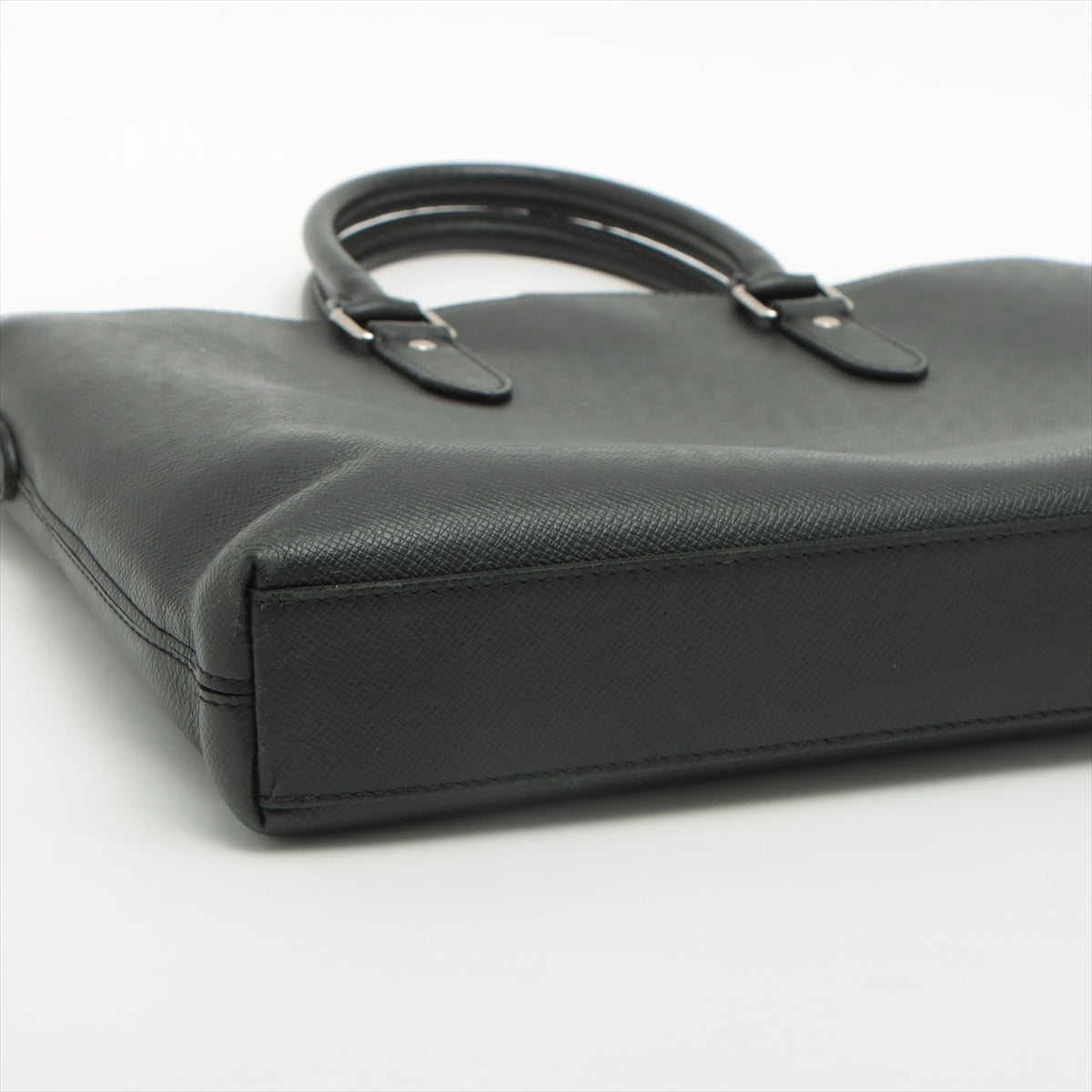Louis Vuitton Taiga Anton M33416
