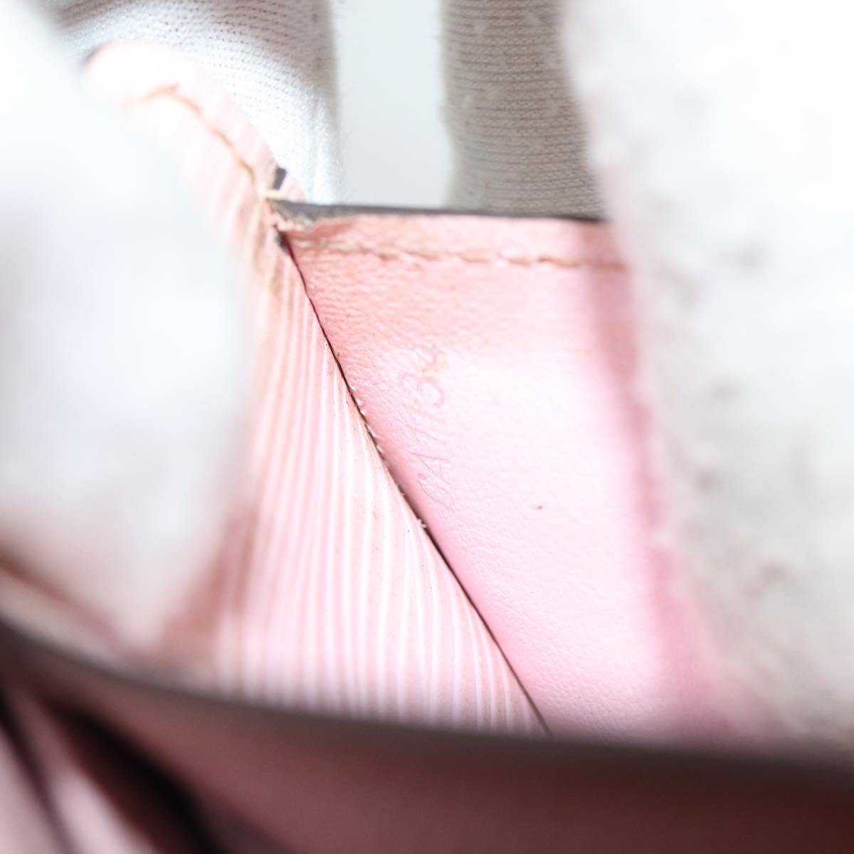 LOUIS VUITTON Epi Portefeiulle Sarah Wallet Rose claire M61394 LV am6575