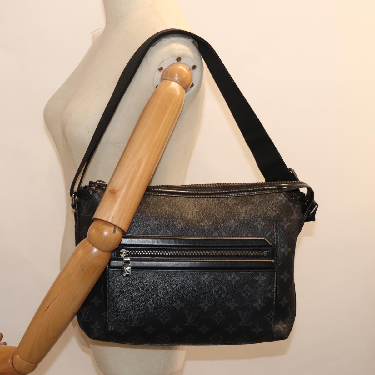 LOUIS VUITTON Monogram Eclipse Odyssey Messenger MM Bag M44224 LV bs14669