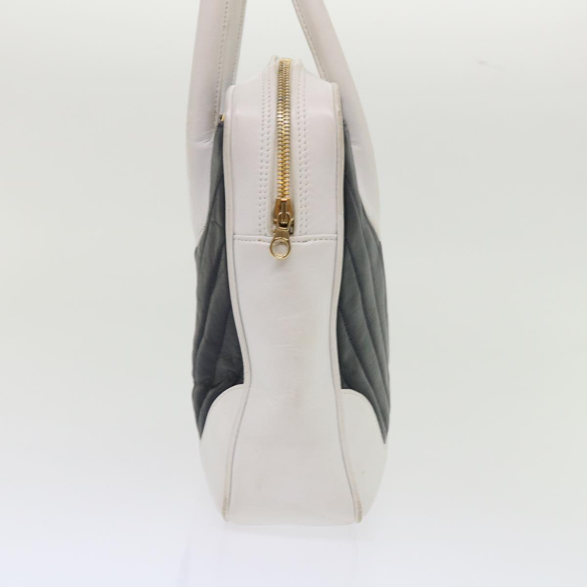Luxury Chanel V Stitch Hand Bag Lamb Skin White Black CC  bs6661