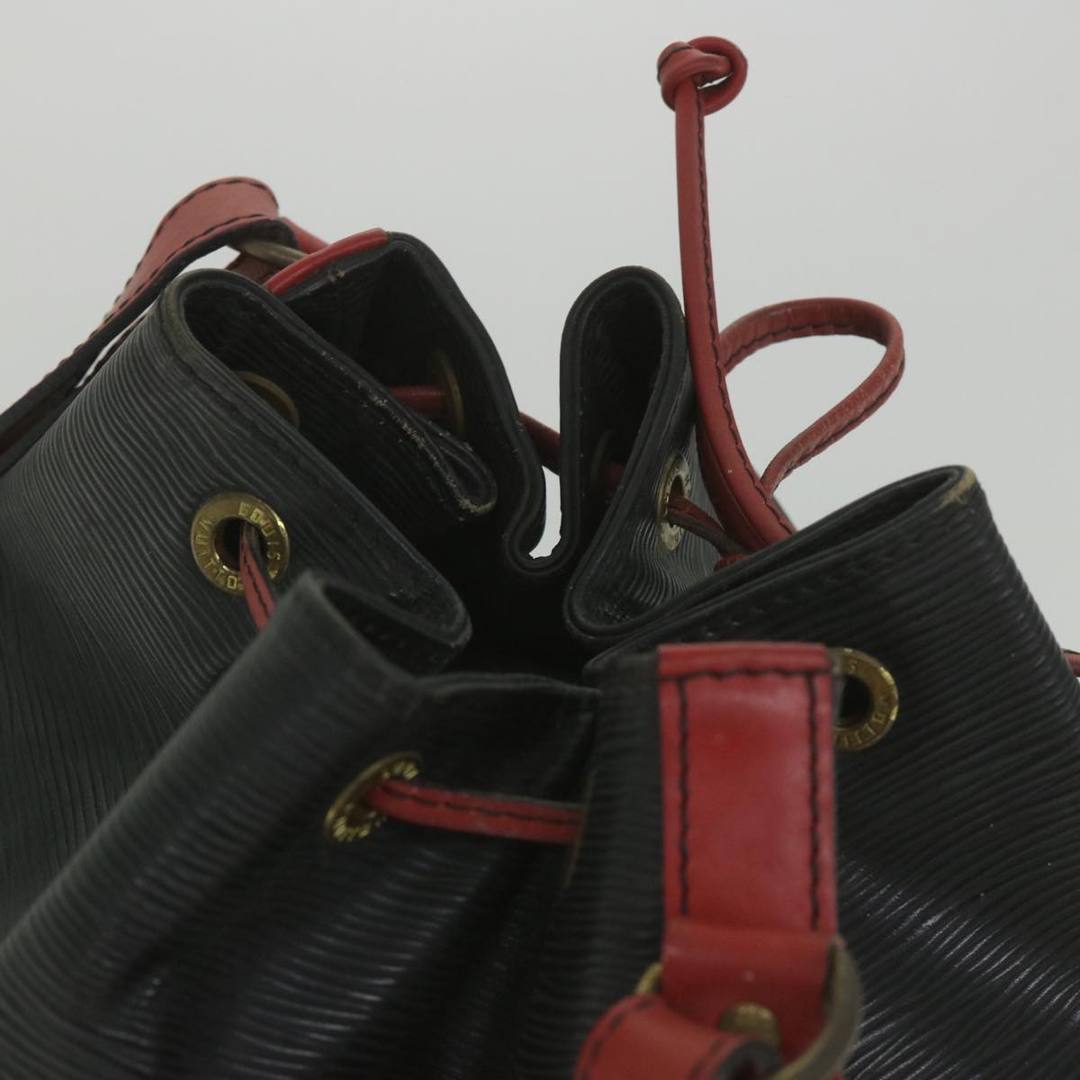LOUIS VUITTON Epi Noe Shoulder Bag Bicolor Black Red M44017 LV bs9852