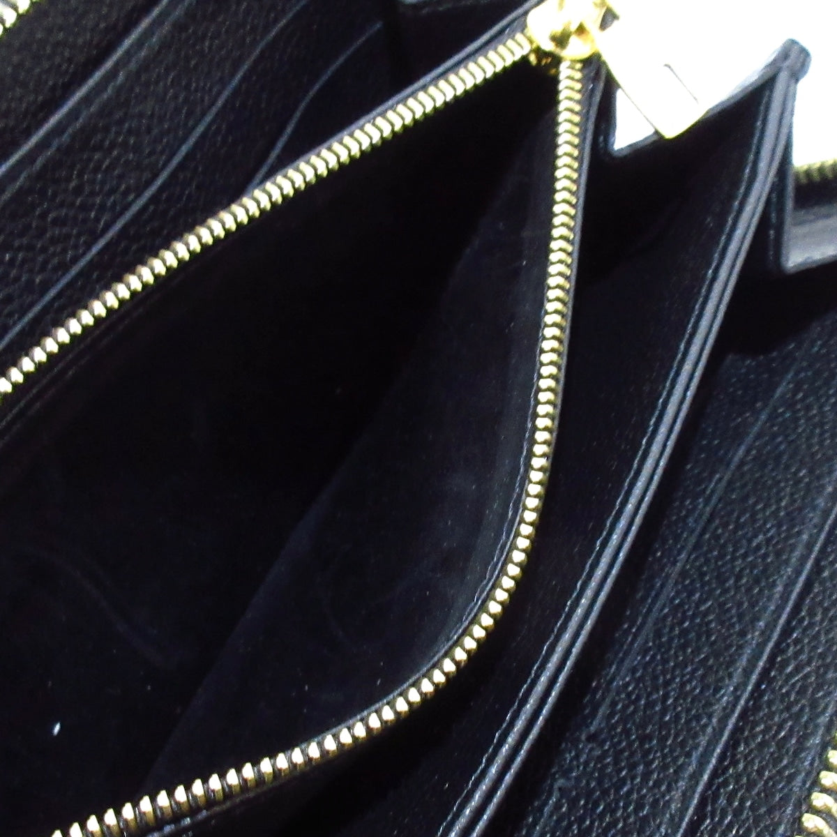 Louis Vuitton Zippy Wallet  Leather Wallet  ()
