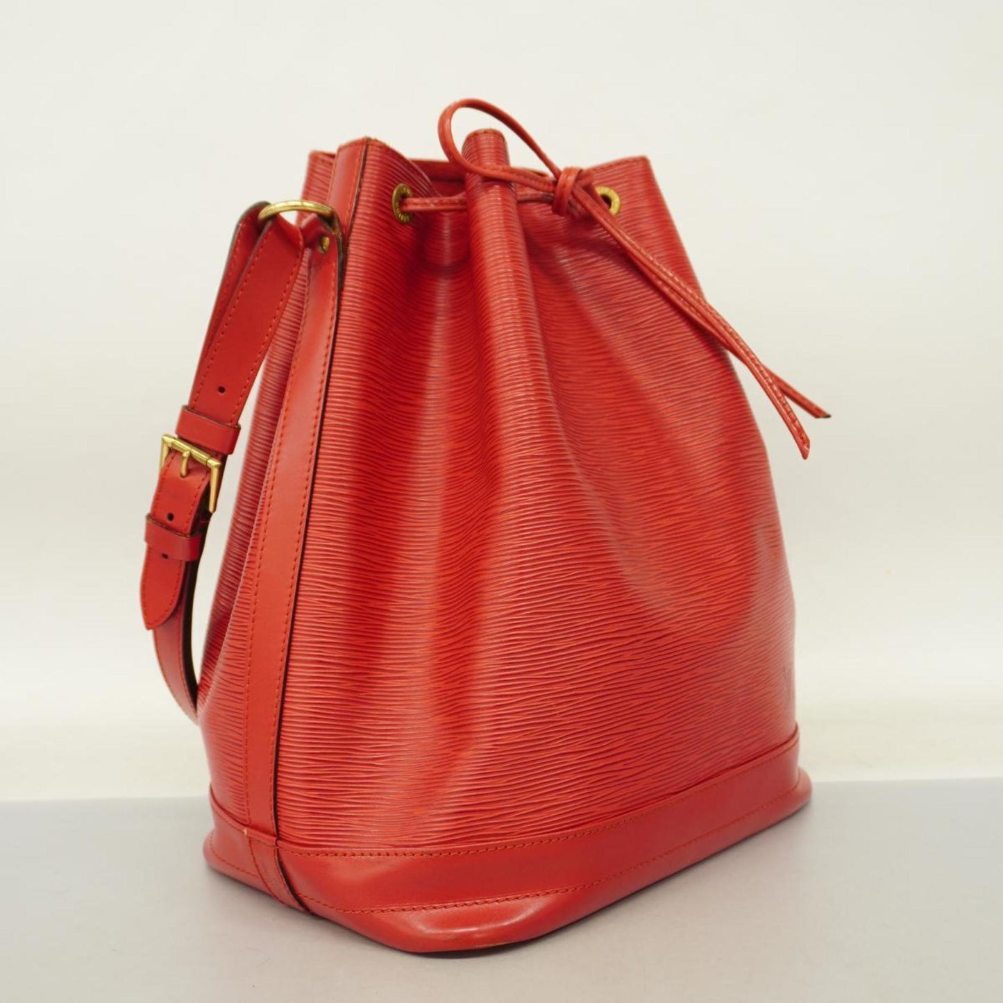 Louis Vuitton Noe  Leather Shopper Bag ()