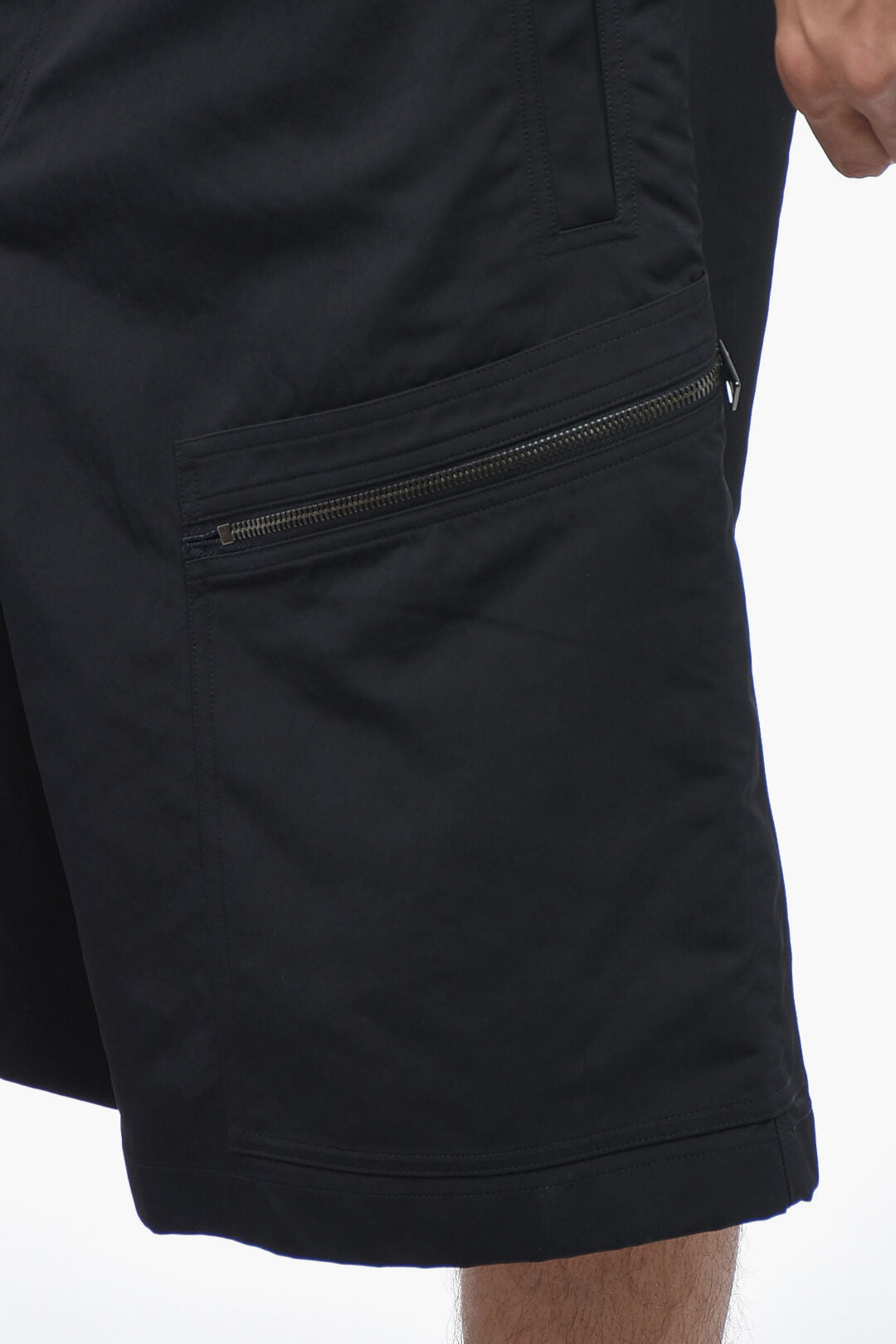 Luxury Bottega Veneta Nylon Cargo Shorts with Hidden Fastening