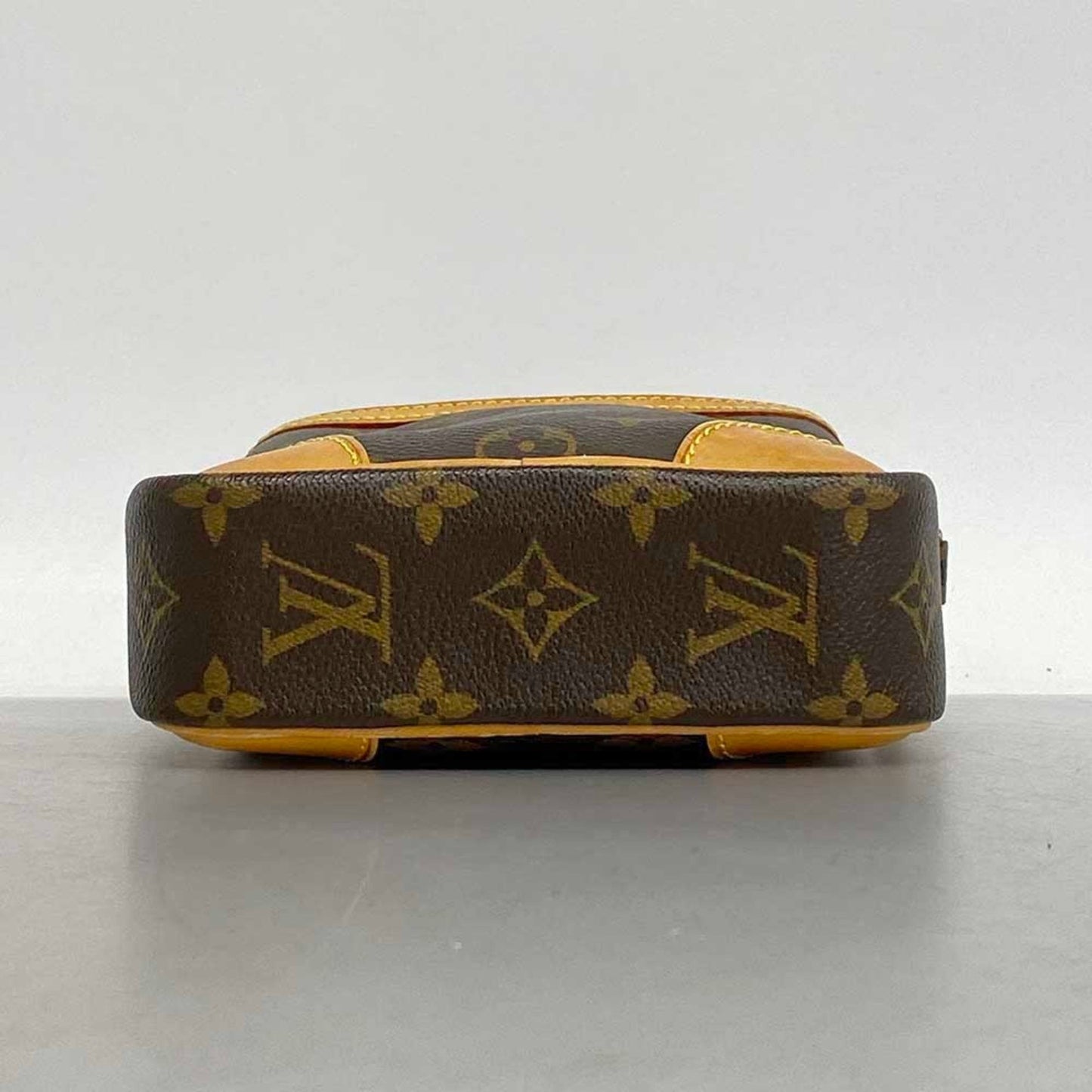 Louis Vuitton Amazon  Canvas Shoulder Bag ()