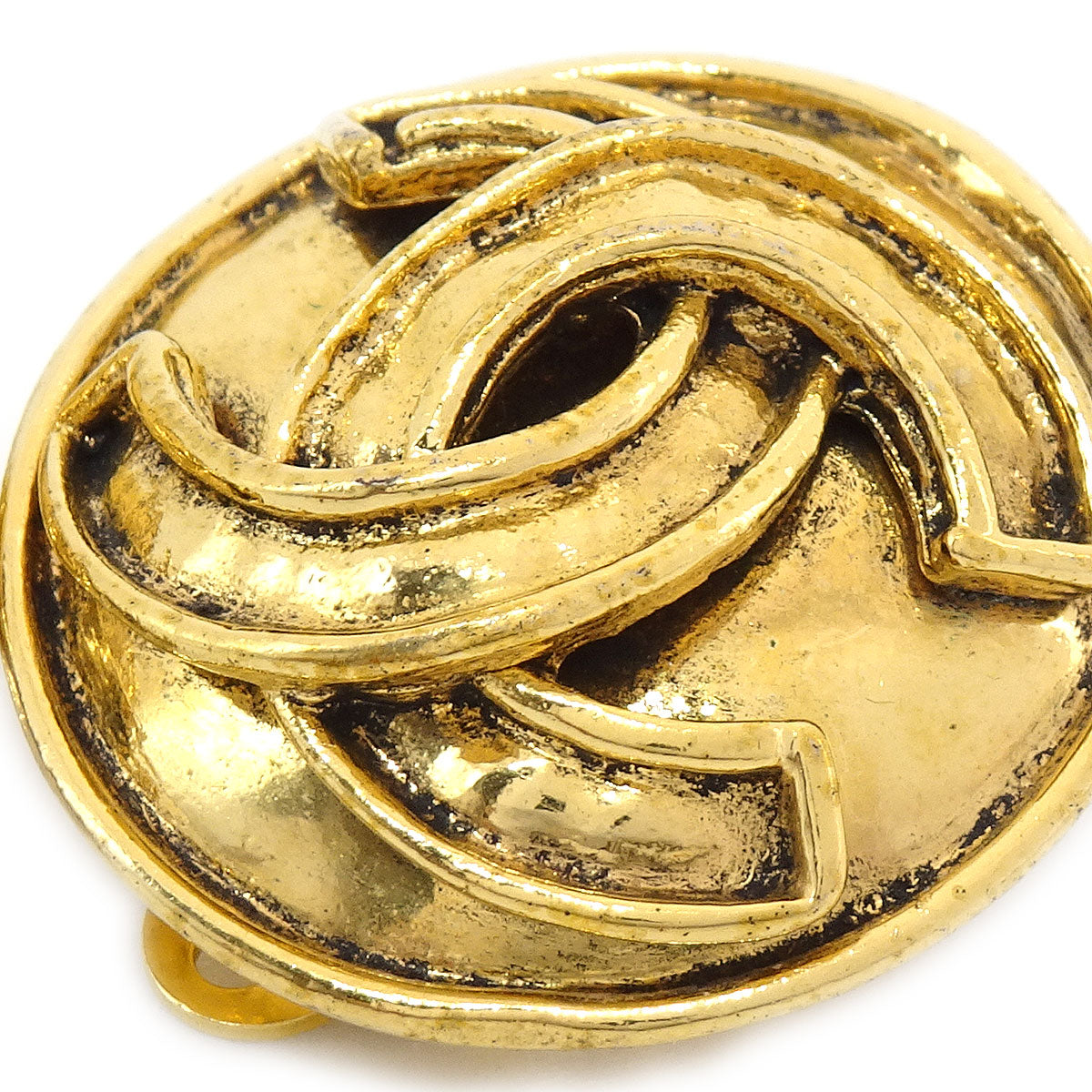 Luxury Chanel 1994 Button Earrings Gold Small