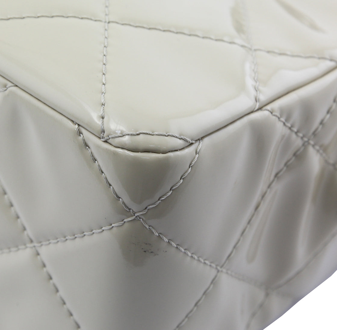 Chanel Off-White Zipped Shoulder Bag