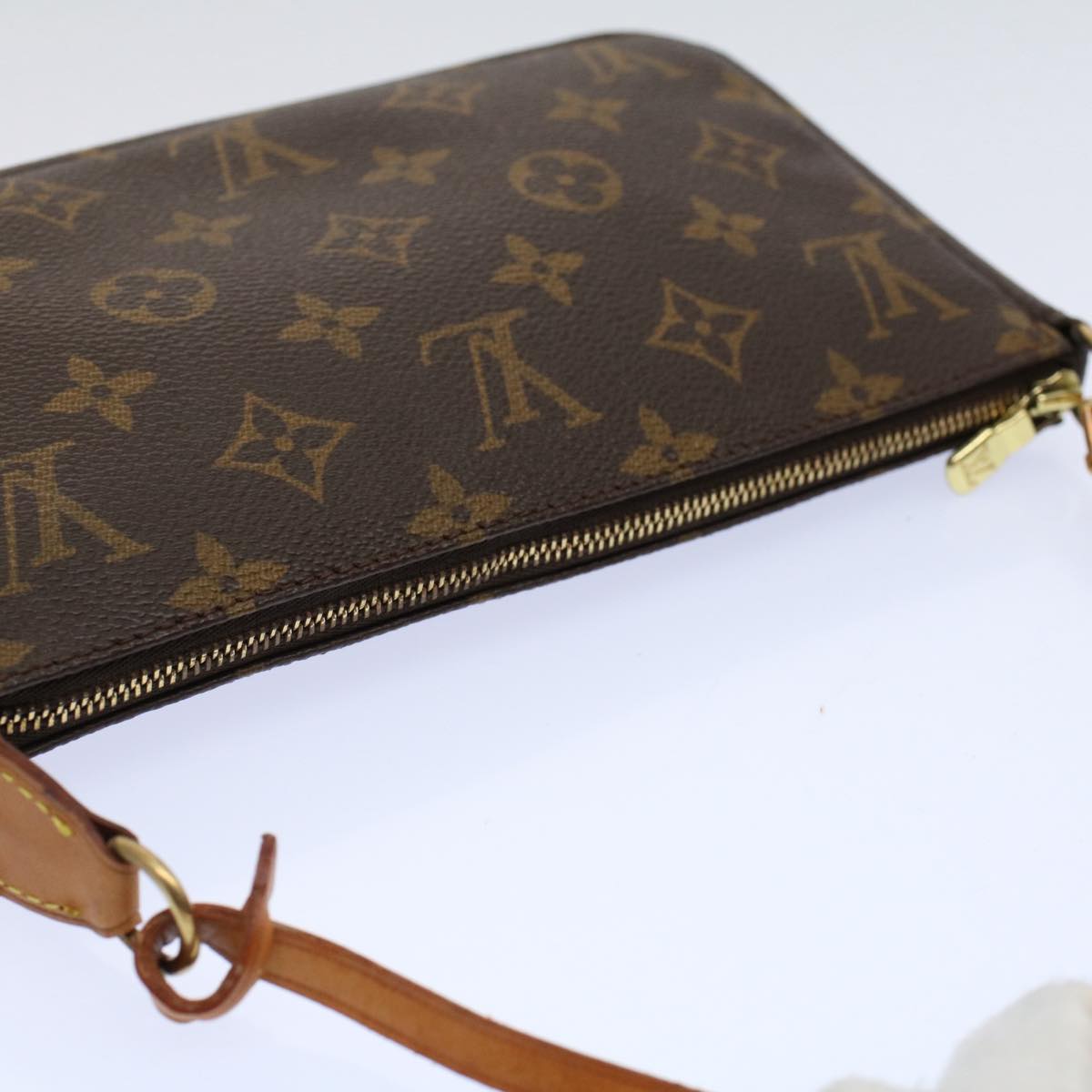Louis Vuitton Pochette Accessoire  Canvas Clutch Bag ()