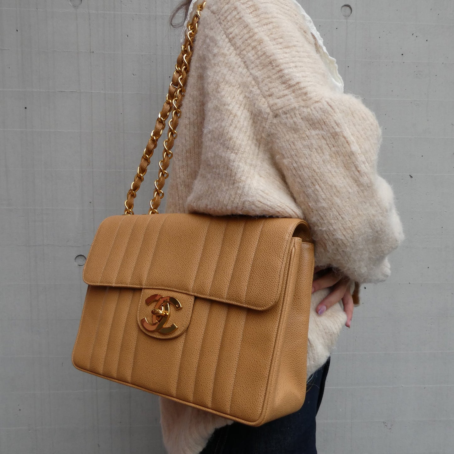 Luxury Chanel 1994-1996 Vertical Classic Flap Jumbo Beige Caviar