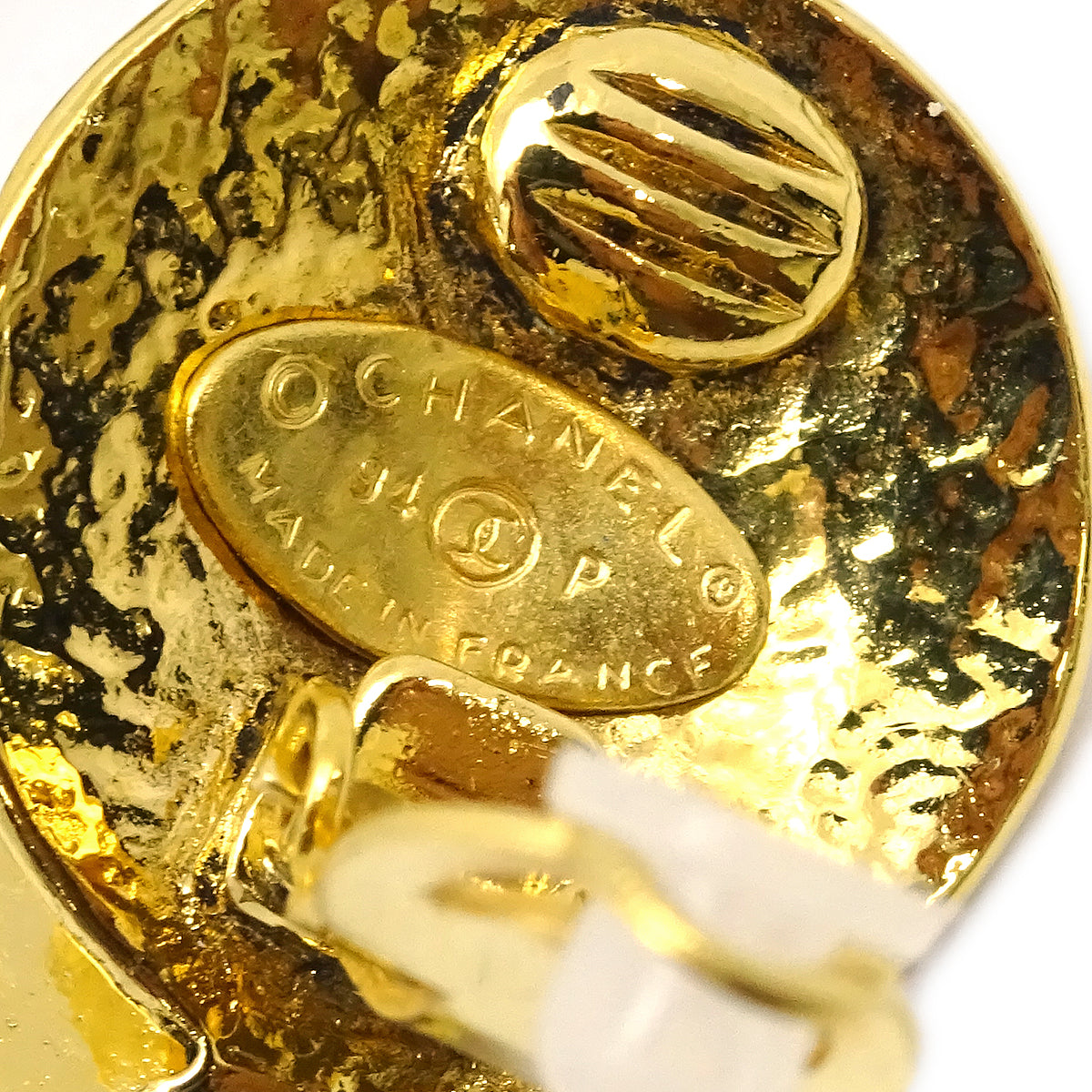 Luxury Chanel 1994 Quilted CC Dangle Earrings Clip-On Gold Small