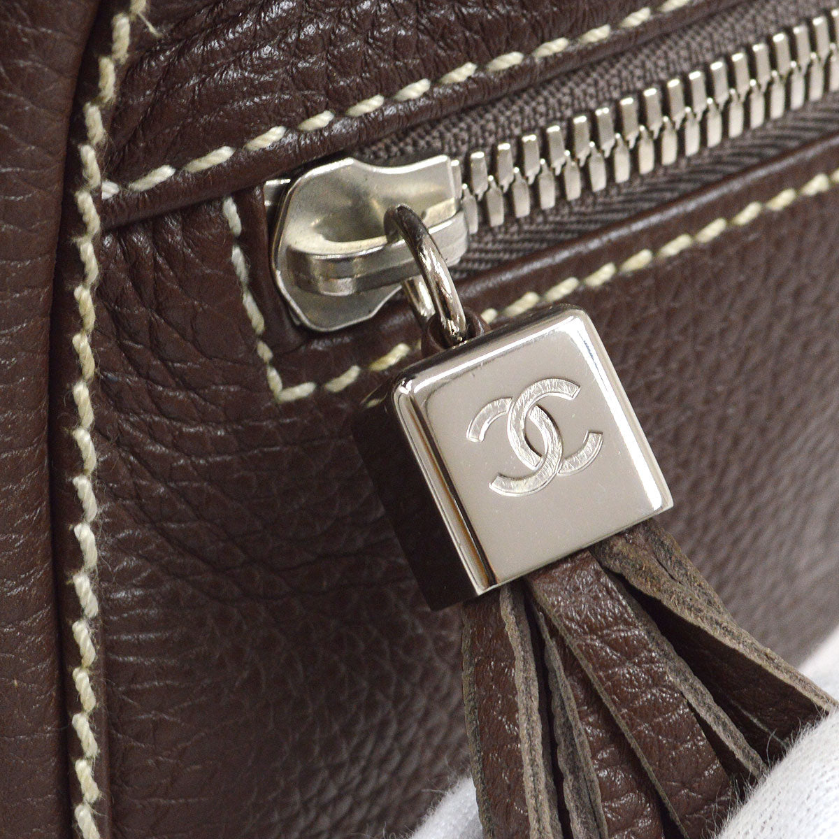 Luxury Chanel 2003-2004 Brown Caviar Embossed Logo Shoulder Bag