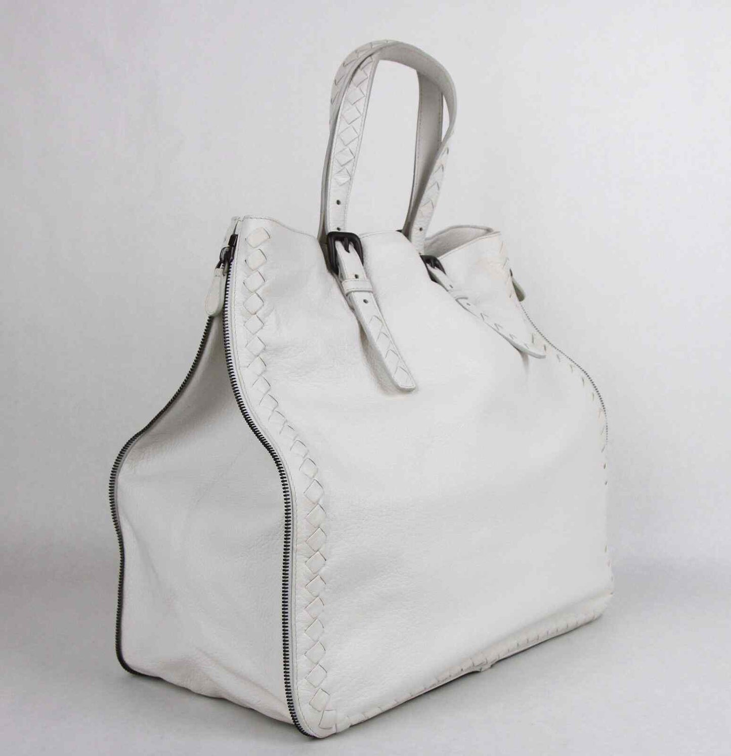 Luxury Bottega Veneta  Leather Zip Around Tote Bag Woven Detail
