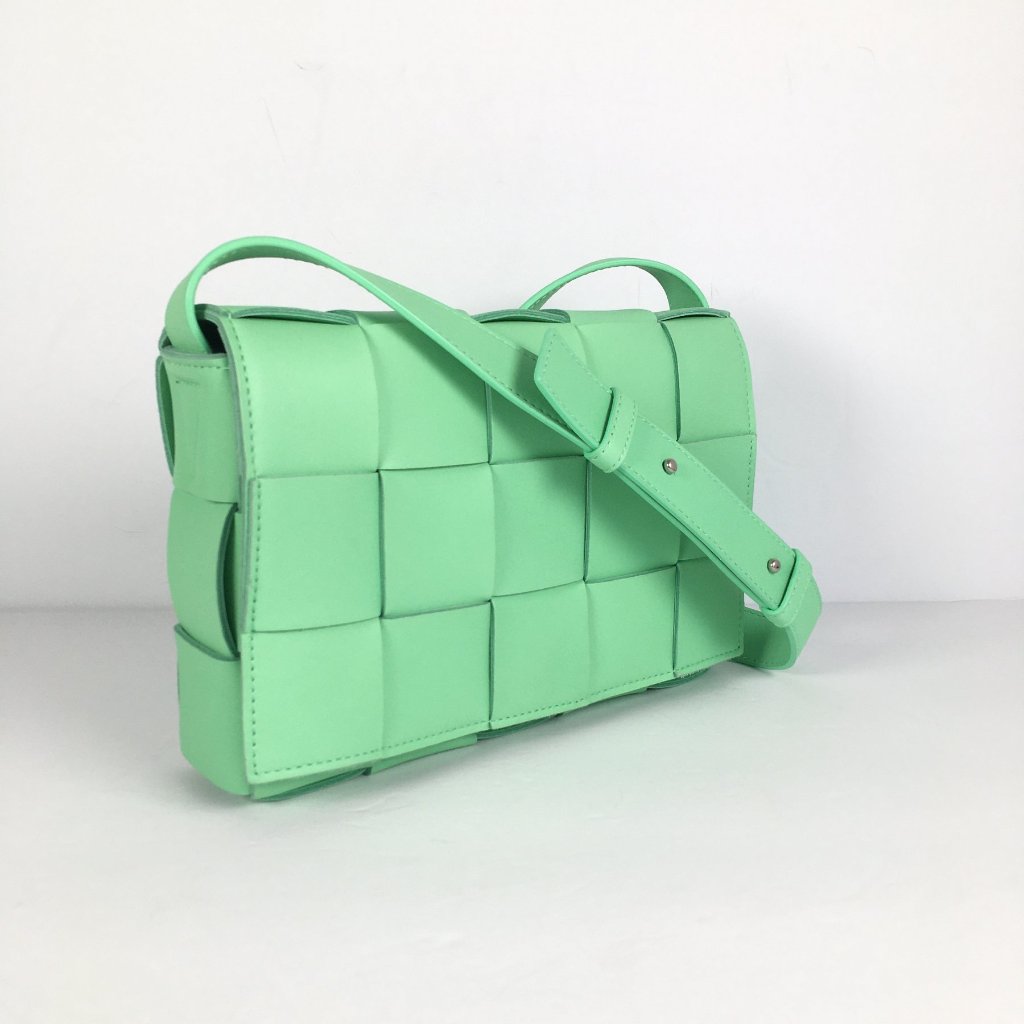 Luxury Bottega Veneta Cassette