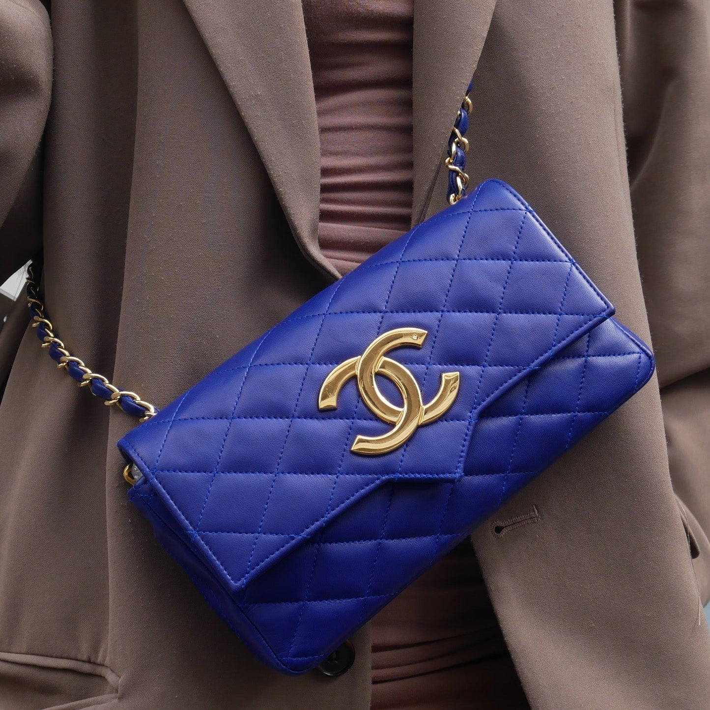 Luxury Chanel 1989-1991 Blue Lambskin Pointed Flap Mini