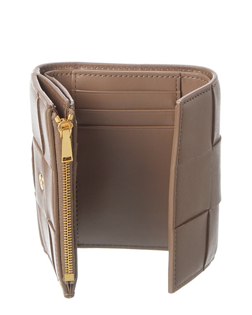 Luxury Bottega Veneta Cassette Maxi Intrecciato Leather Card Case