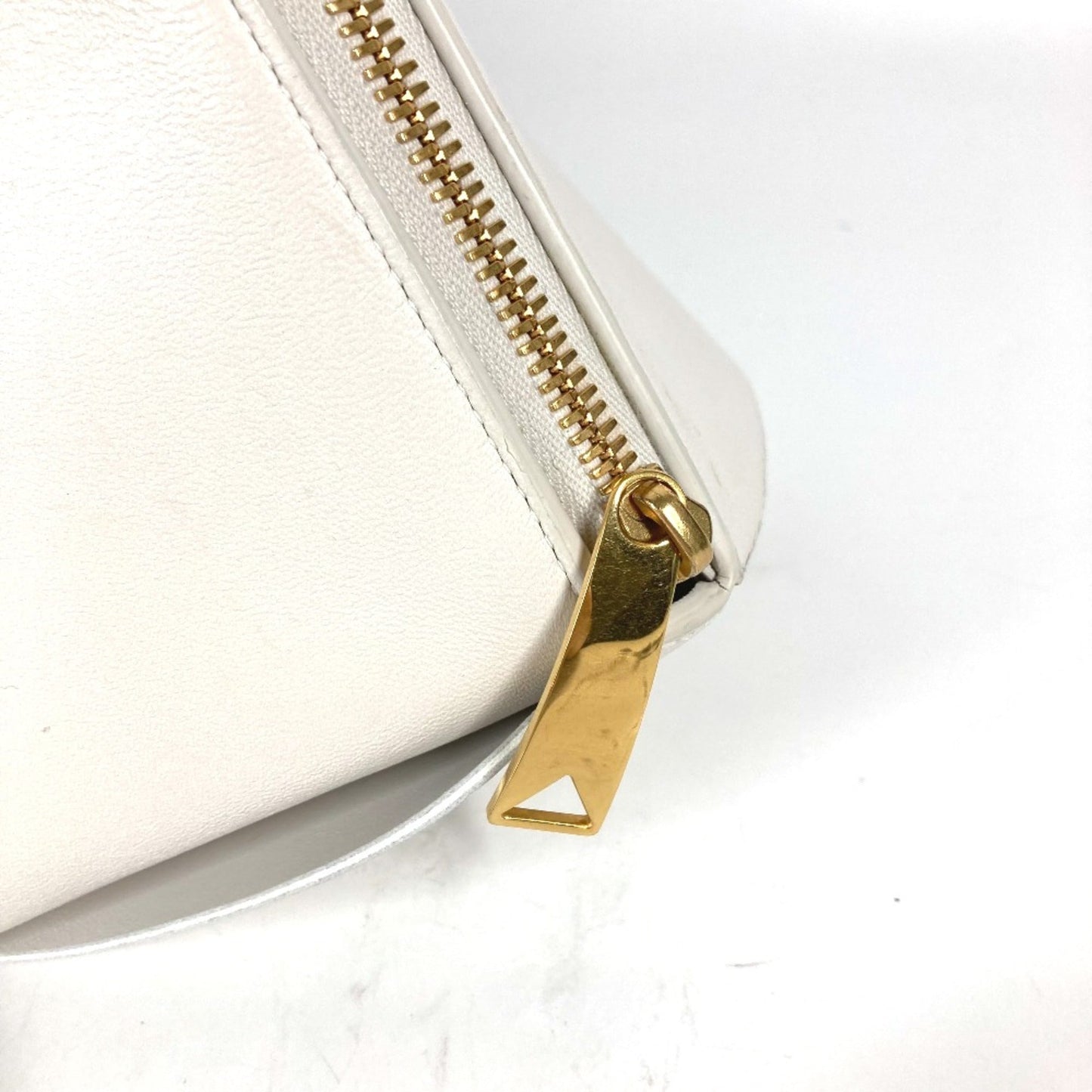 Luxury Bottega Veneta  Leather Pouch ()