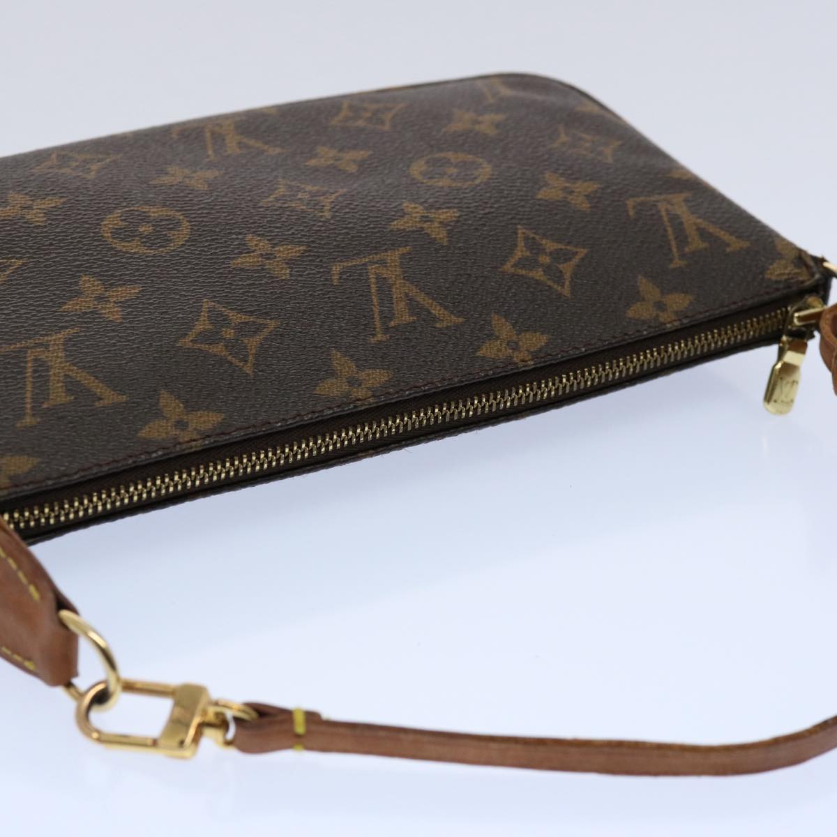 Louis Vuitton Pochette Accessoire  Canvas Clutch Bag ()
