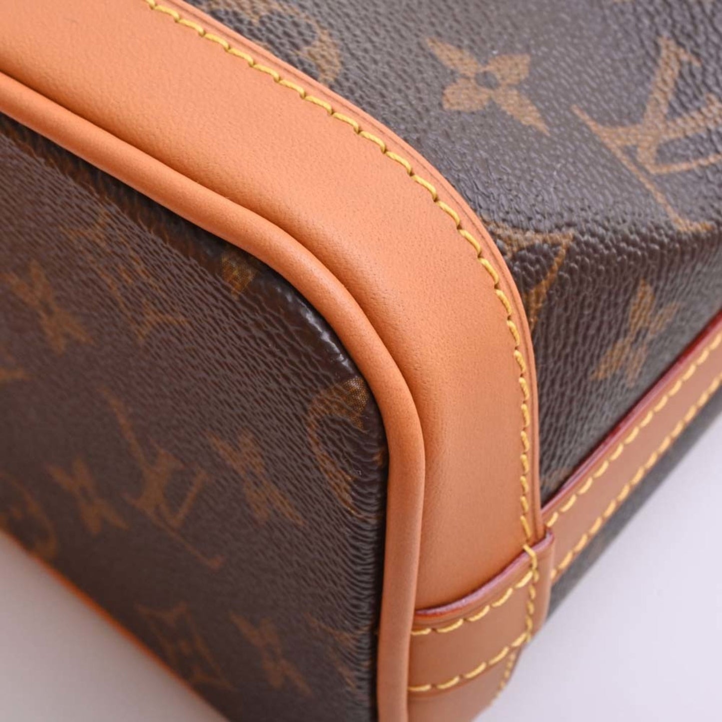 Louis Vuitton  Canvas Shoulder Bag ()
