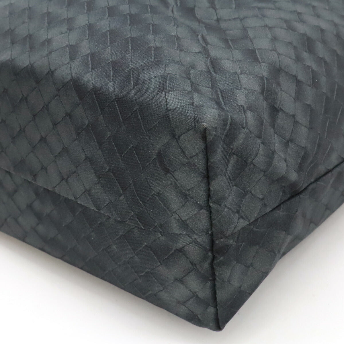 Luxury Bottega Veneta Intreccio Illusion Tote Bag