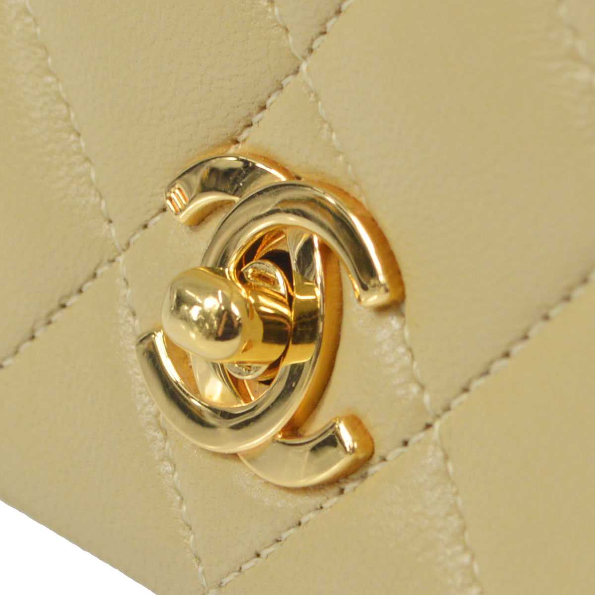 Luxury Chanel 1989-1991 Lambskin 31 Bag
