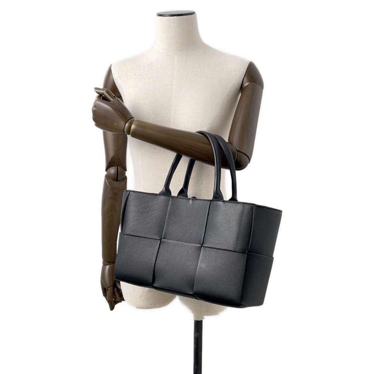 Luxury Bottega Veneta Leather Pouch Tote Bag ()
