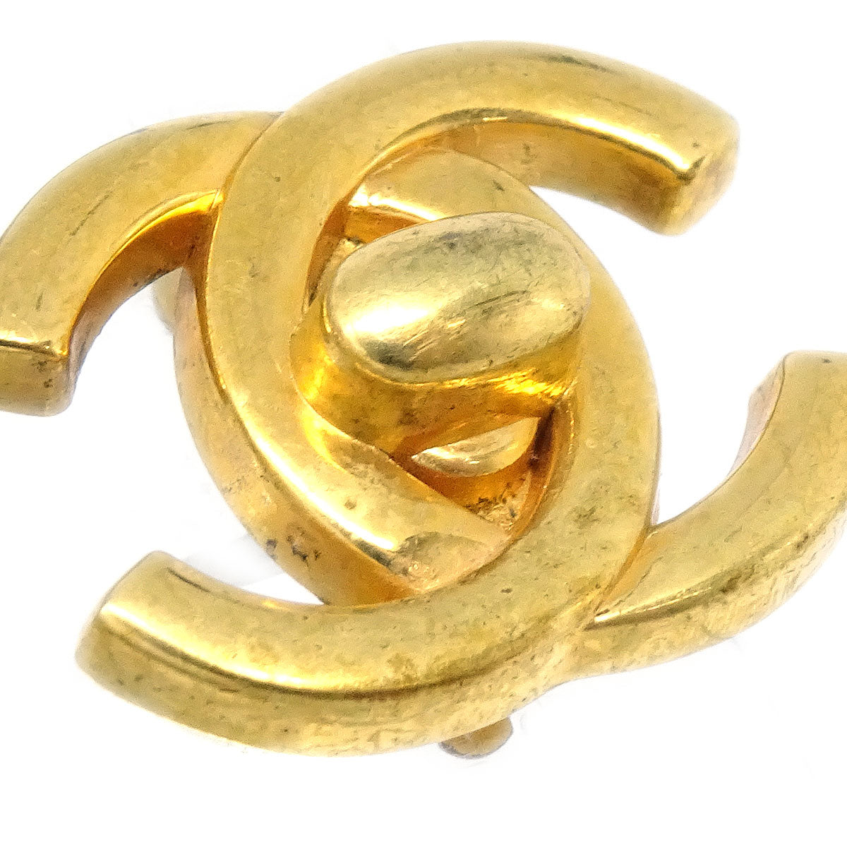 Luxury Chanel 1996 Turnlock Earrings Clip-On Gold 96P