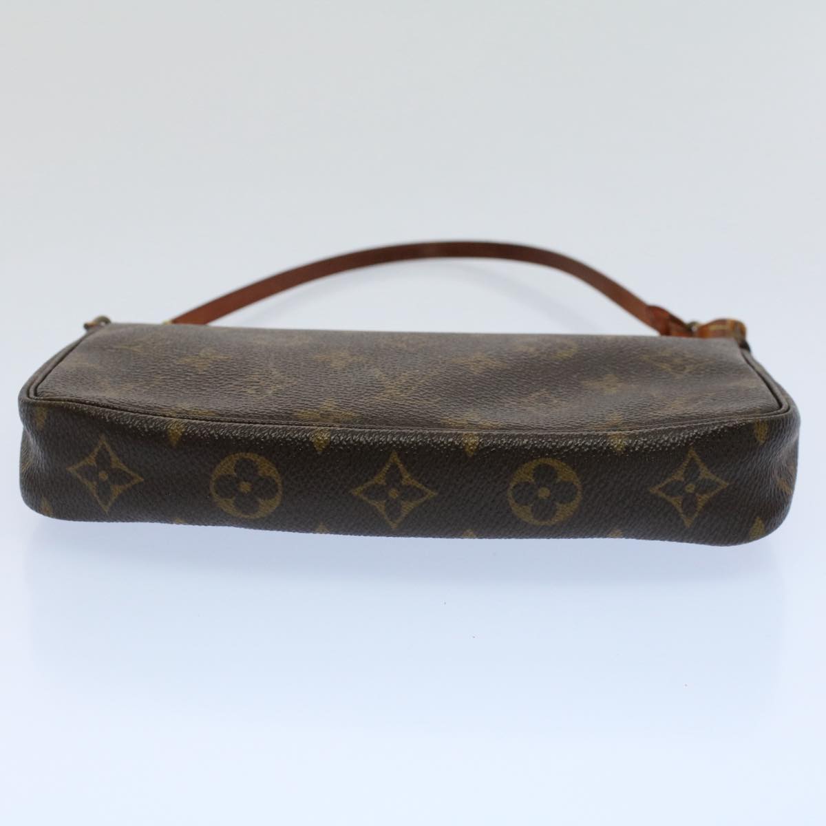 Louis Vuitton Pochette Accessoire  Canvas Clutch Bag ()