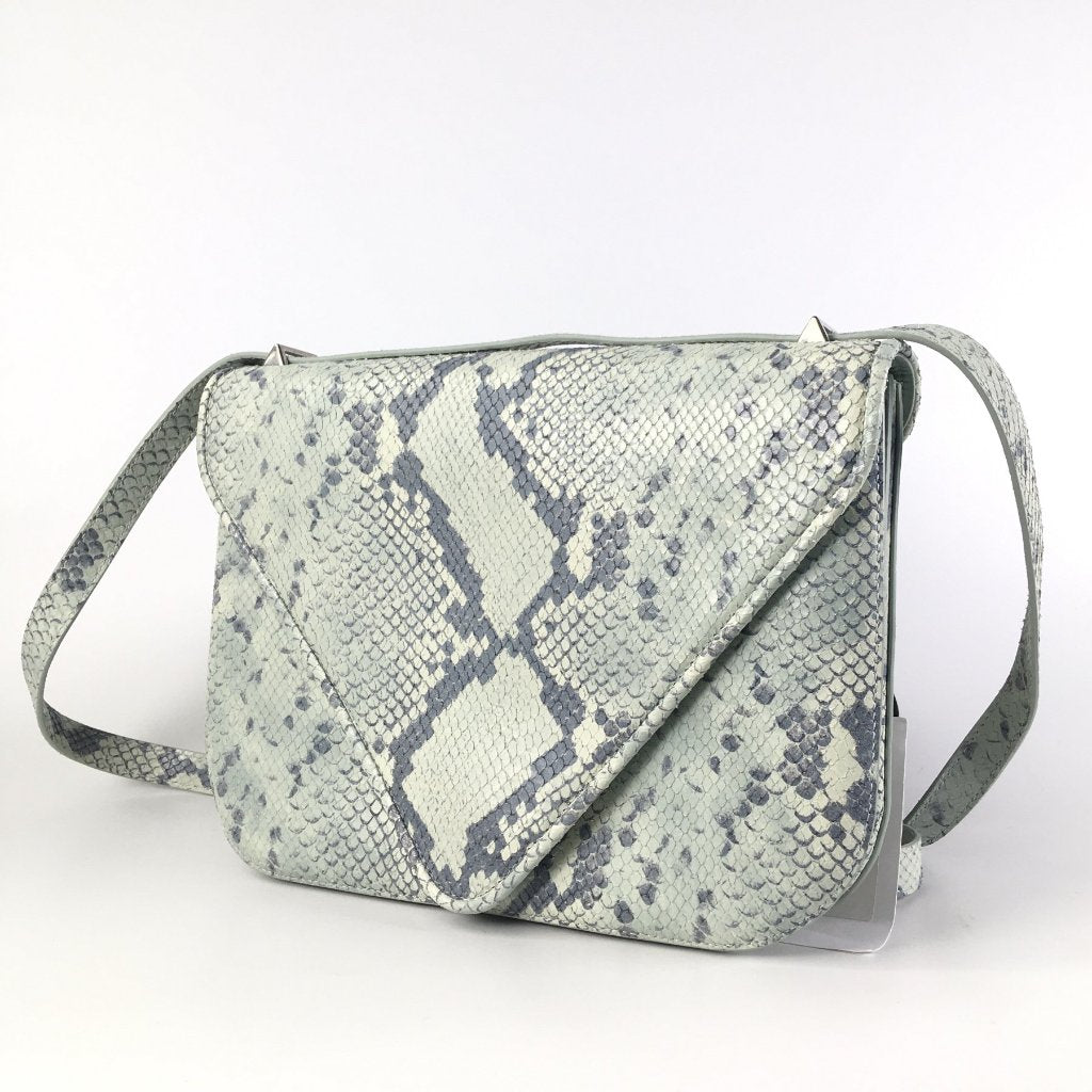 Luxury Bottega Veneta Mount Python Envelope Bag