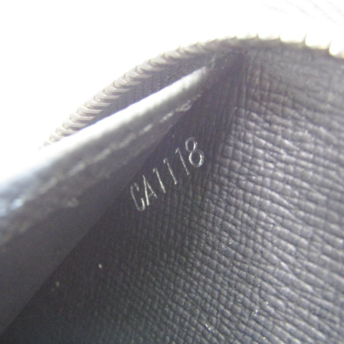 Louis Vuitton Zippy Organizer  Leather Wallet  ()